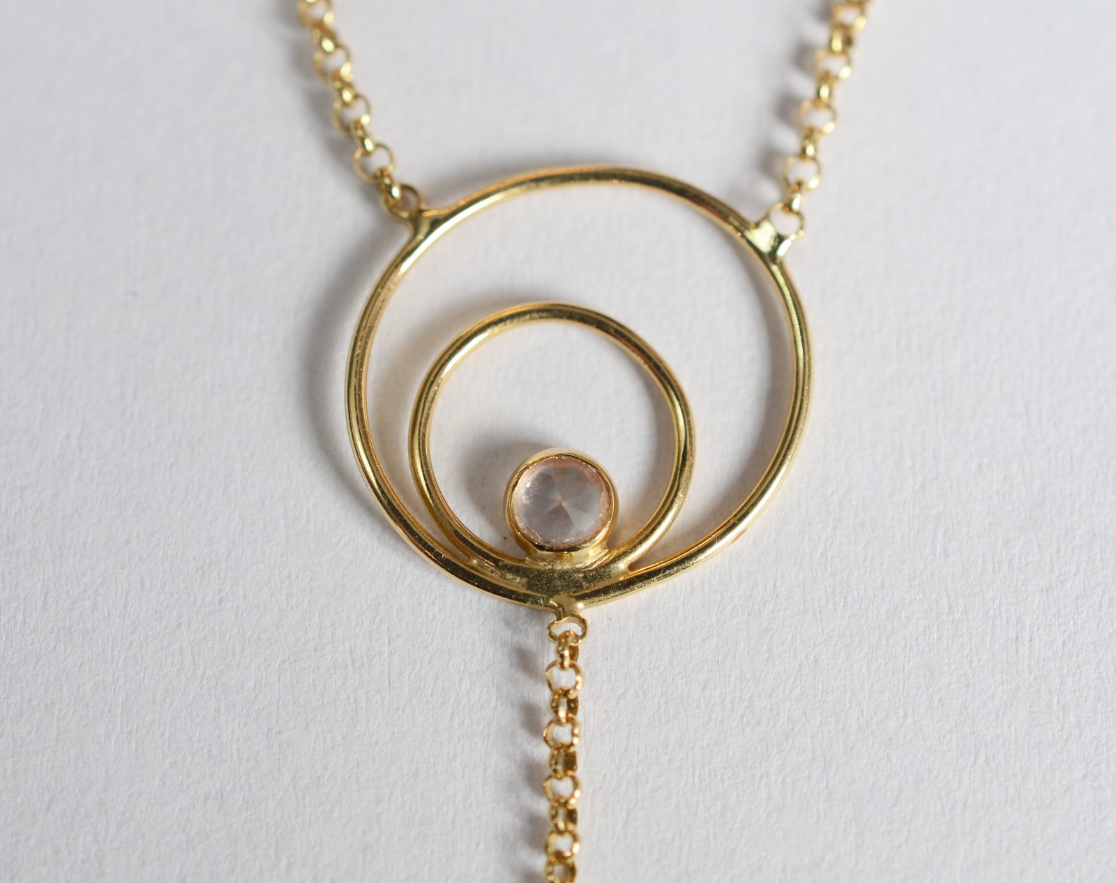 Colar de ouro 18 k com pendente feitio gota. (Por motivos de... - foto 2 de 8