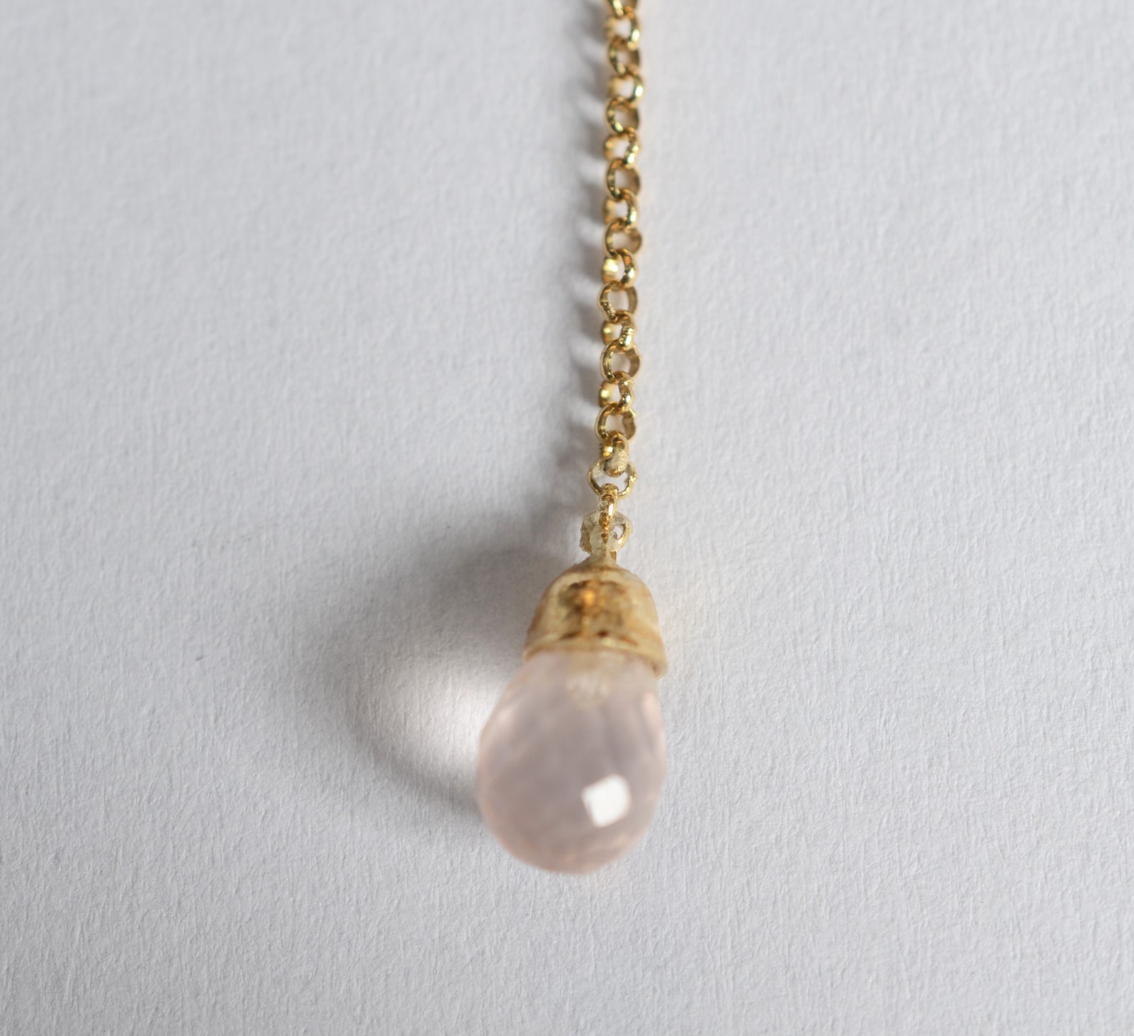 Colar de ouro 18 k com pendente feitio gota. (Por motivos de... - foto 3 de 8