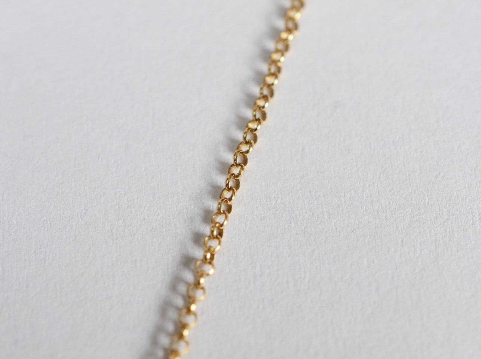 Colar de ouro 18 k com pendente feitio gota. (Por motivos de... - foto 5 de 8