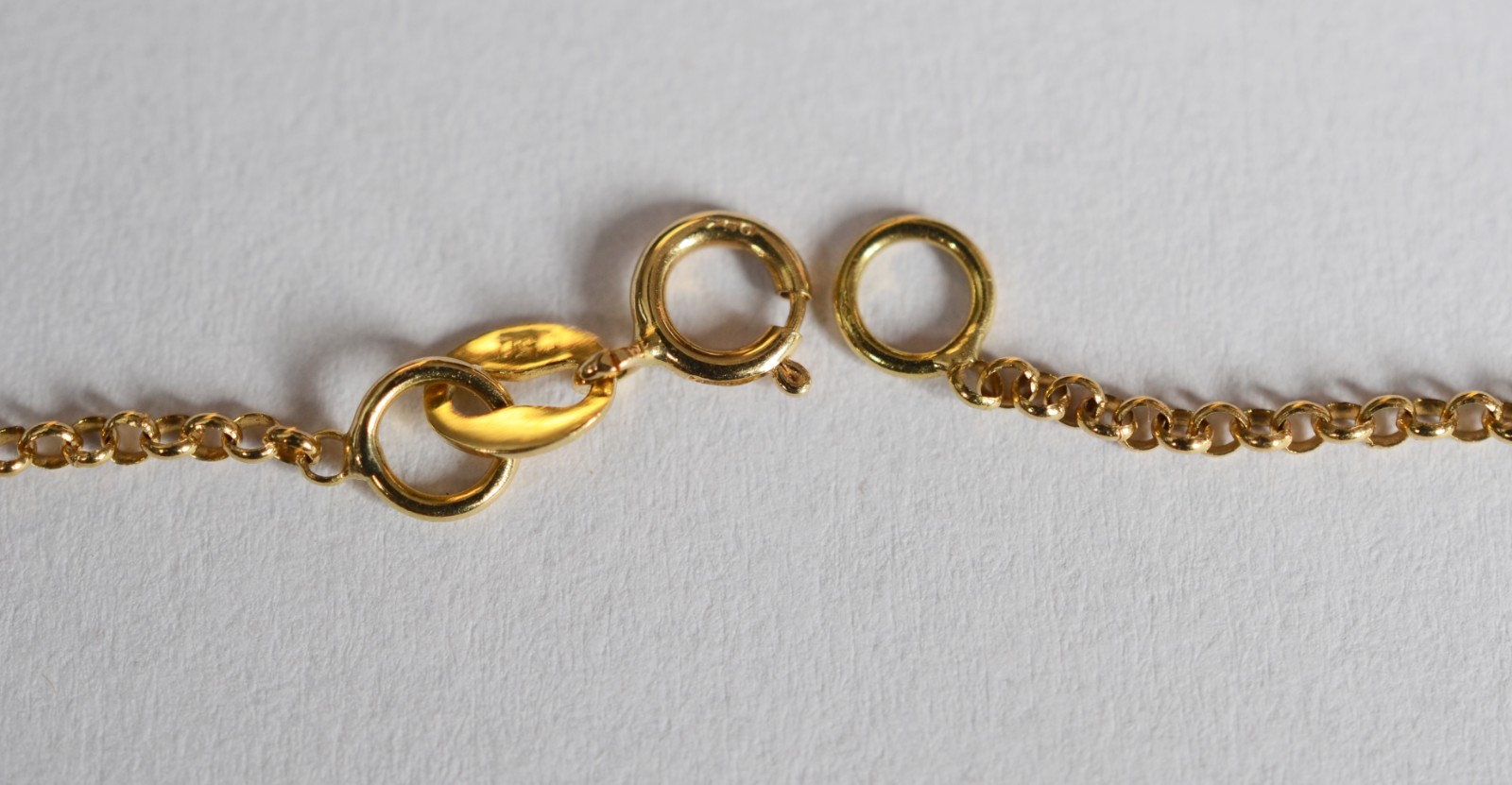 Colar de ouro 18 k com pendente feitio gota. (Por motivos de... - foto 7 de 8