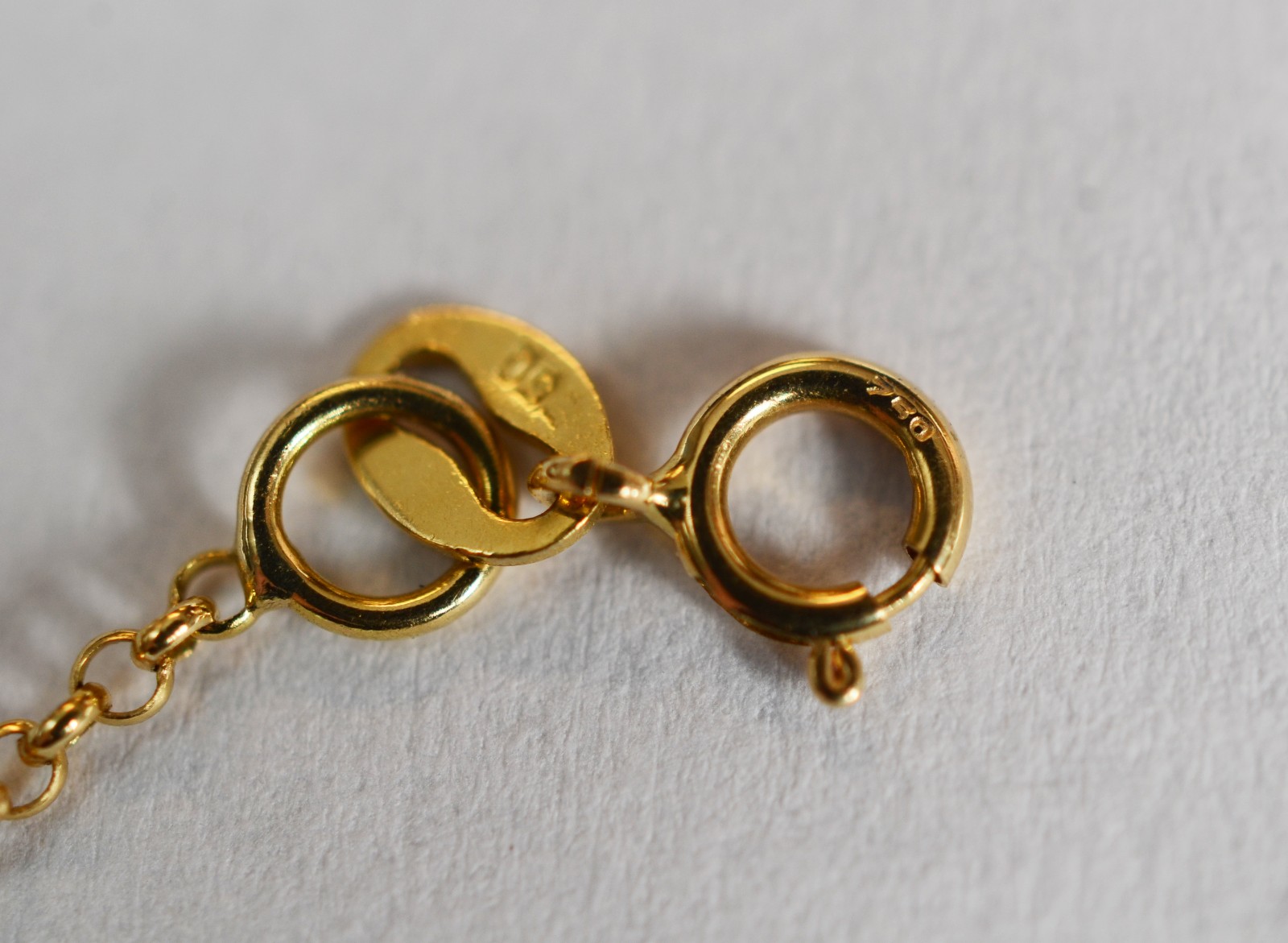 Colar de ouro 18 k com pendente feitio gota. (Por motivos de... - foto 8 de 8