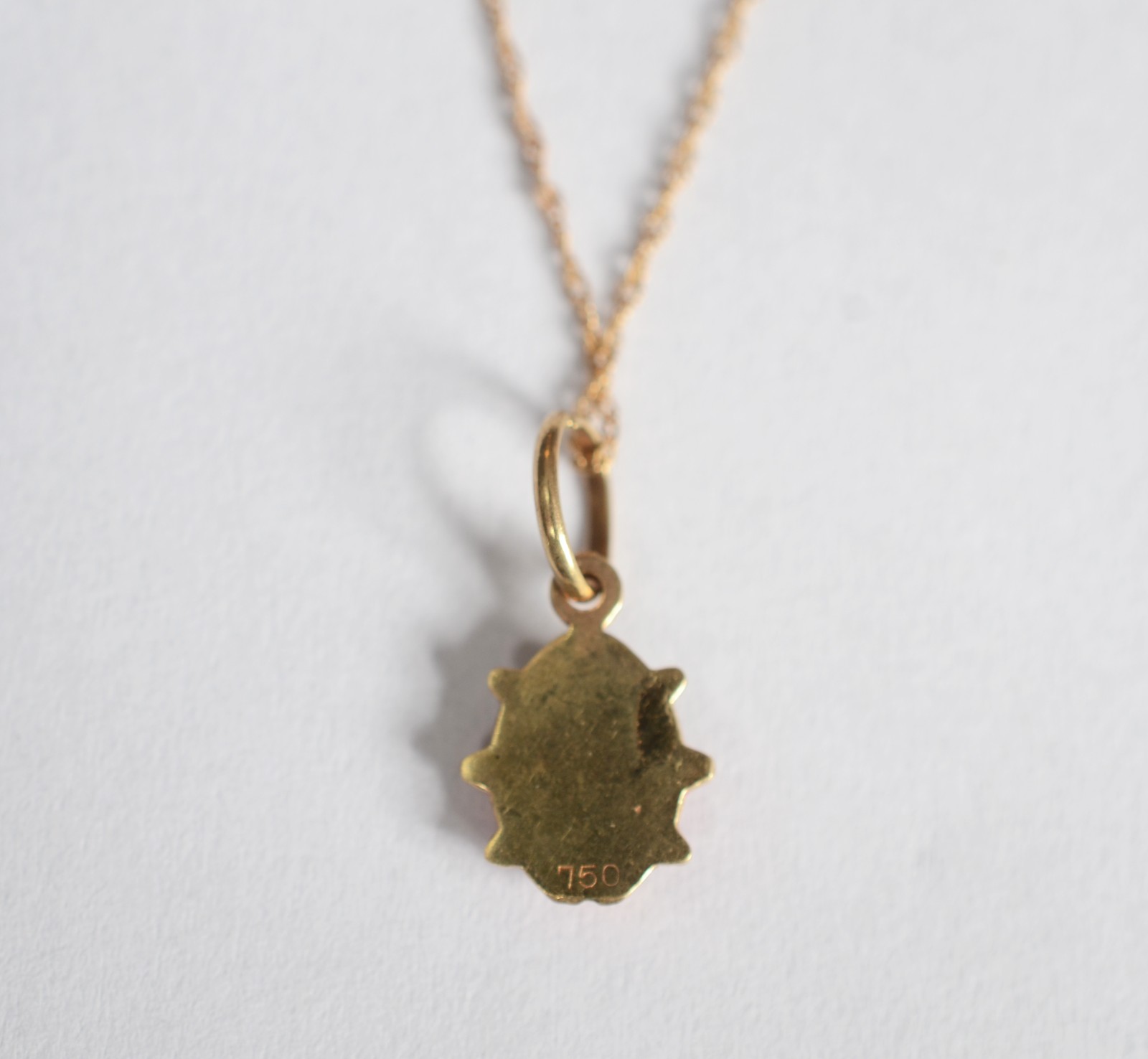 Colar de ouro 18 k, contraste 750 com pendente feitio joaninhas. (Por... - foto 3 de 6