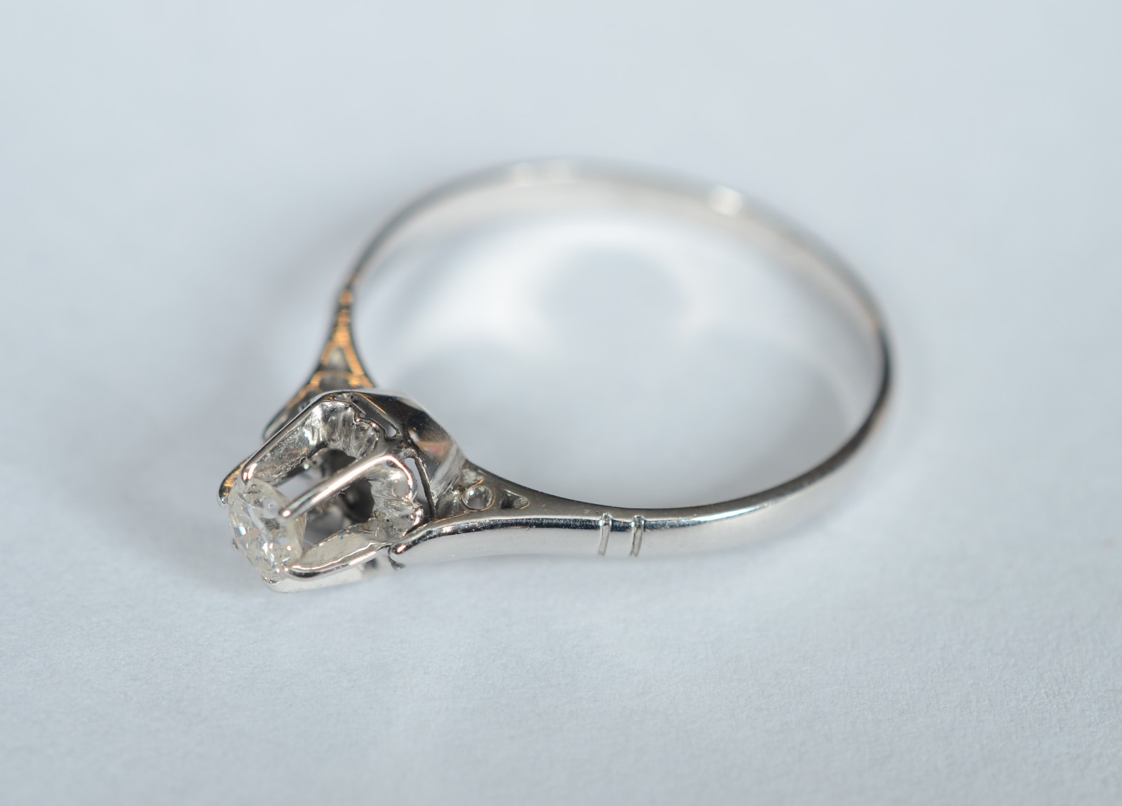 Anel de platina com brilhante de 0,25 ct, aro 25. (Por motivos de... - foto 1 de 5