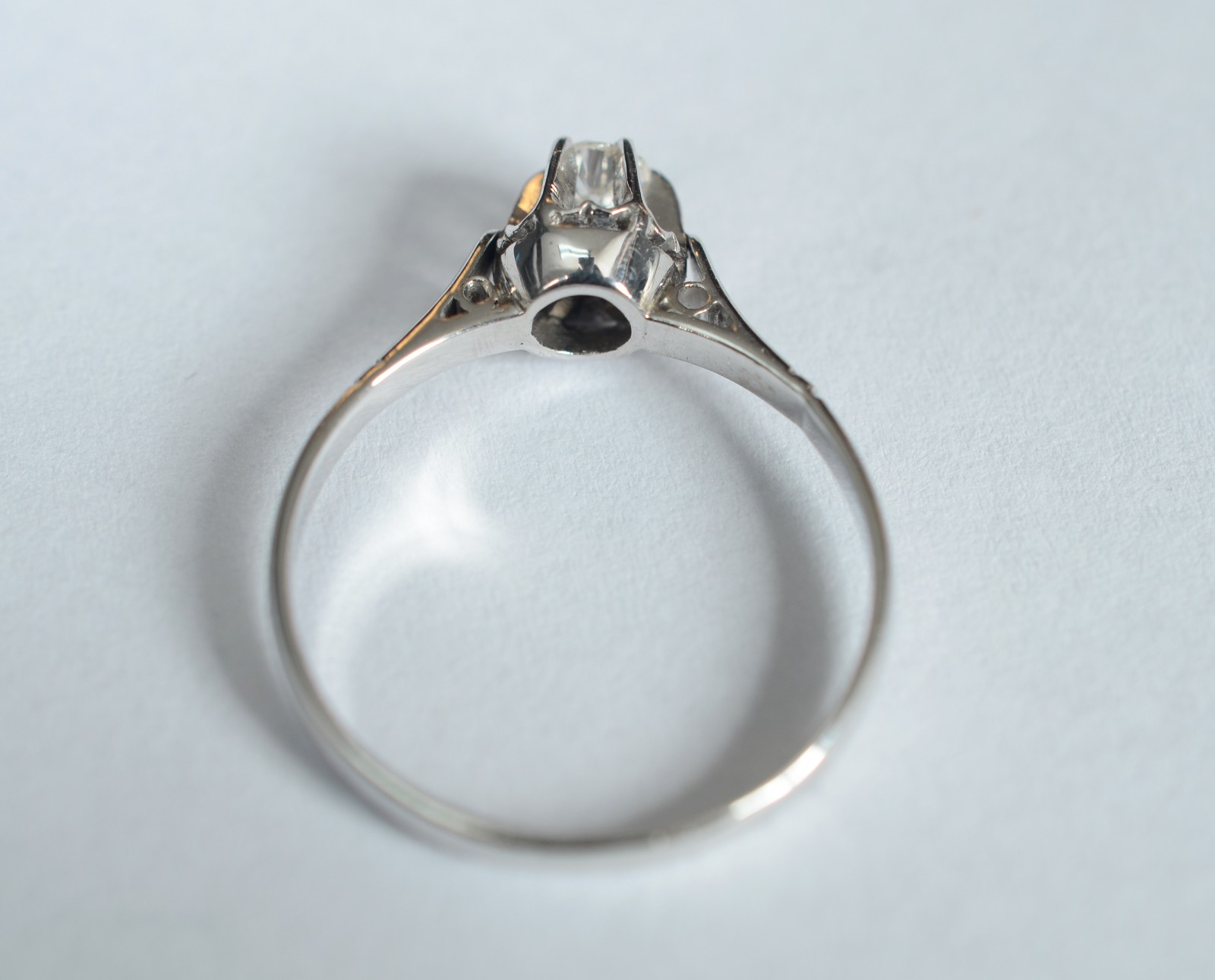 Anel de platina com brilhante de 0,25 ct, aro 25. (Por motivos de... - foto 4 de 5