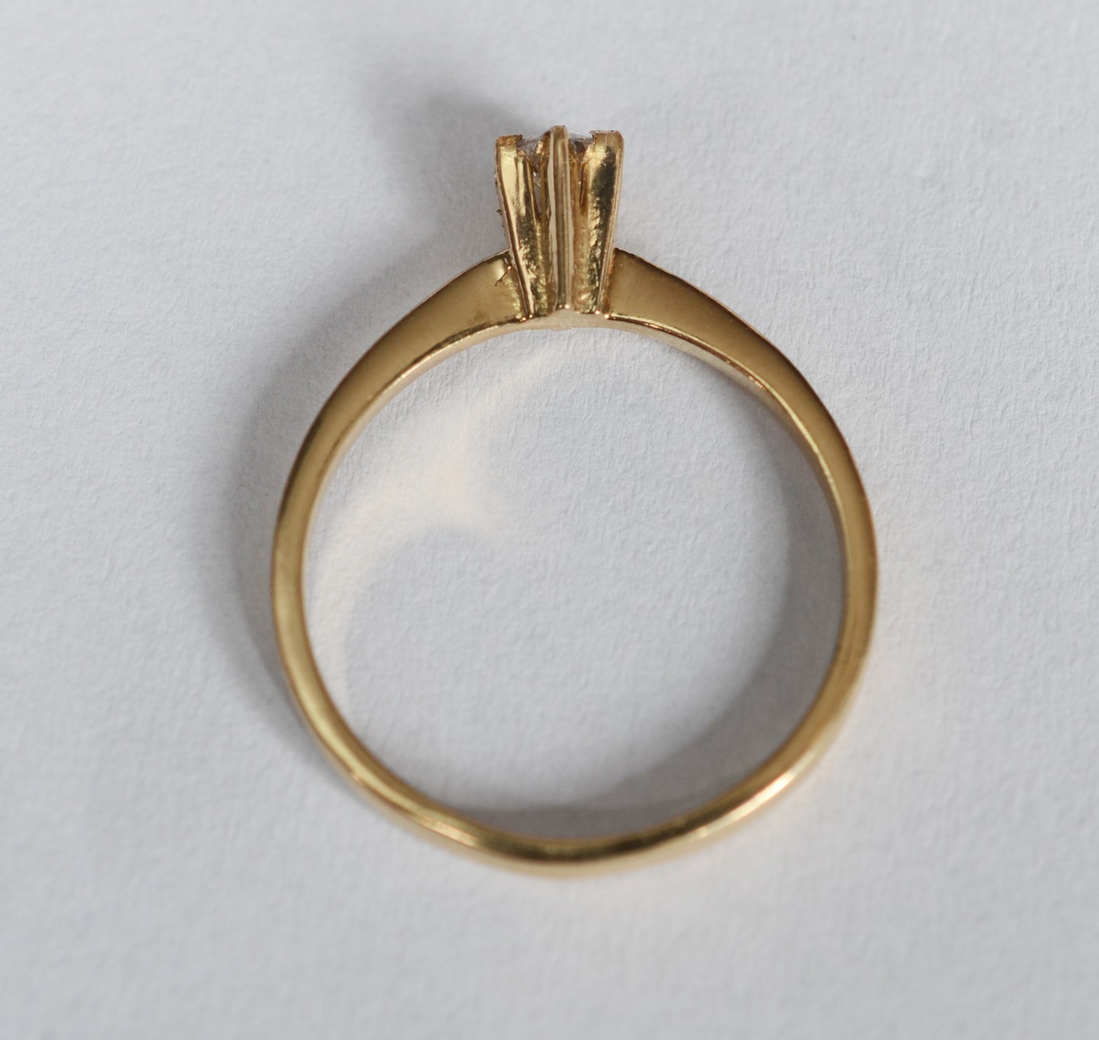 Solitário de ouro 18 k, contraste 750 com um brilhante de 0,20 ct... - foto 4 de 6