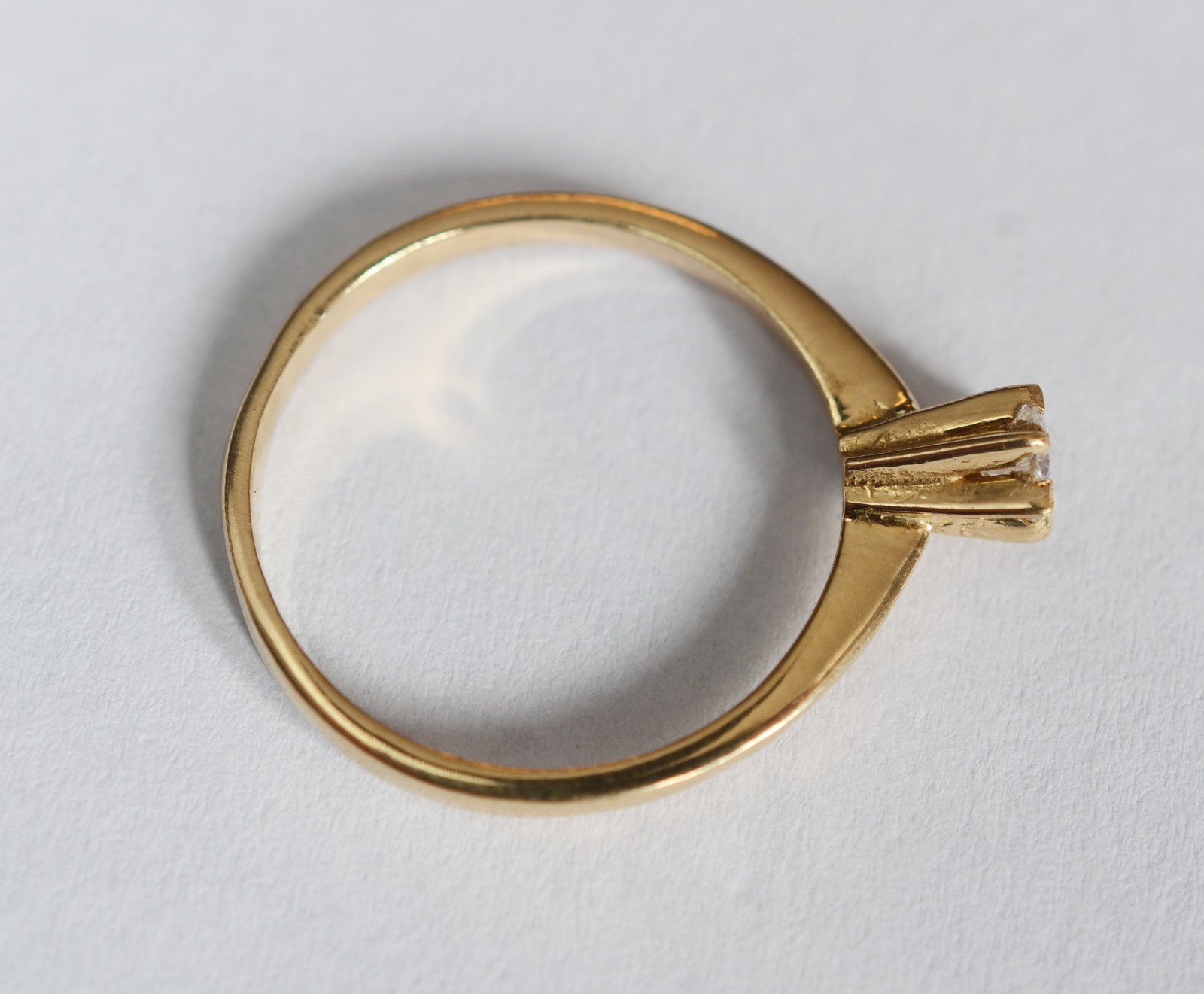 Solitário de ouro 18 k, contraste 750 com um brilhante de 0,20 ct... - foto 6 de 6