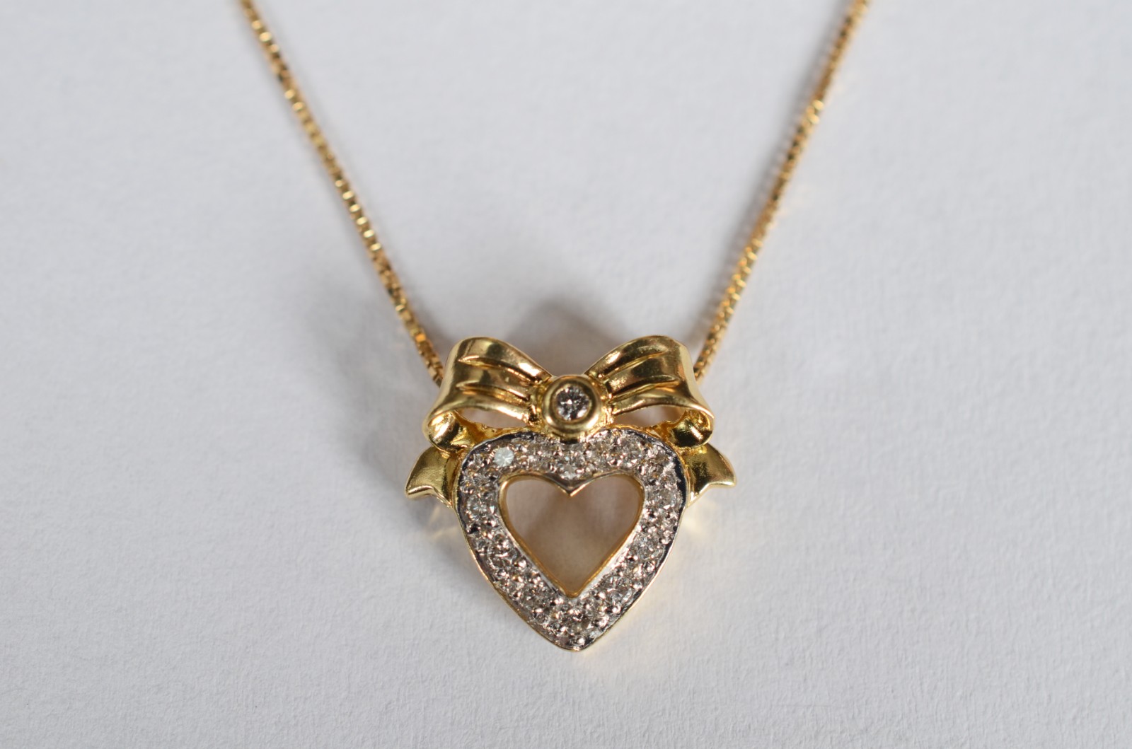 Colar de ouro 18 k, contraste 750 com pendente feitio coração com... - foto 1 de 7