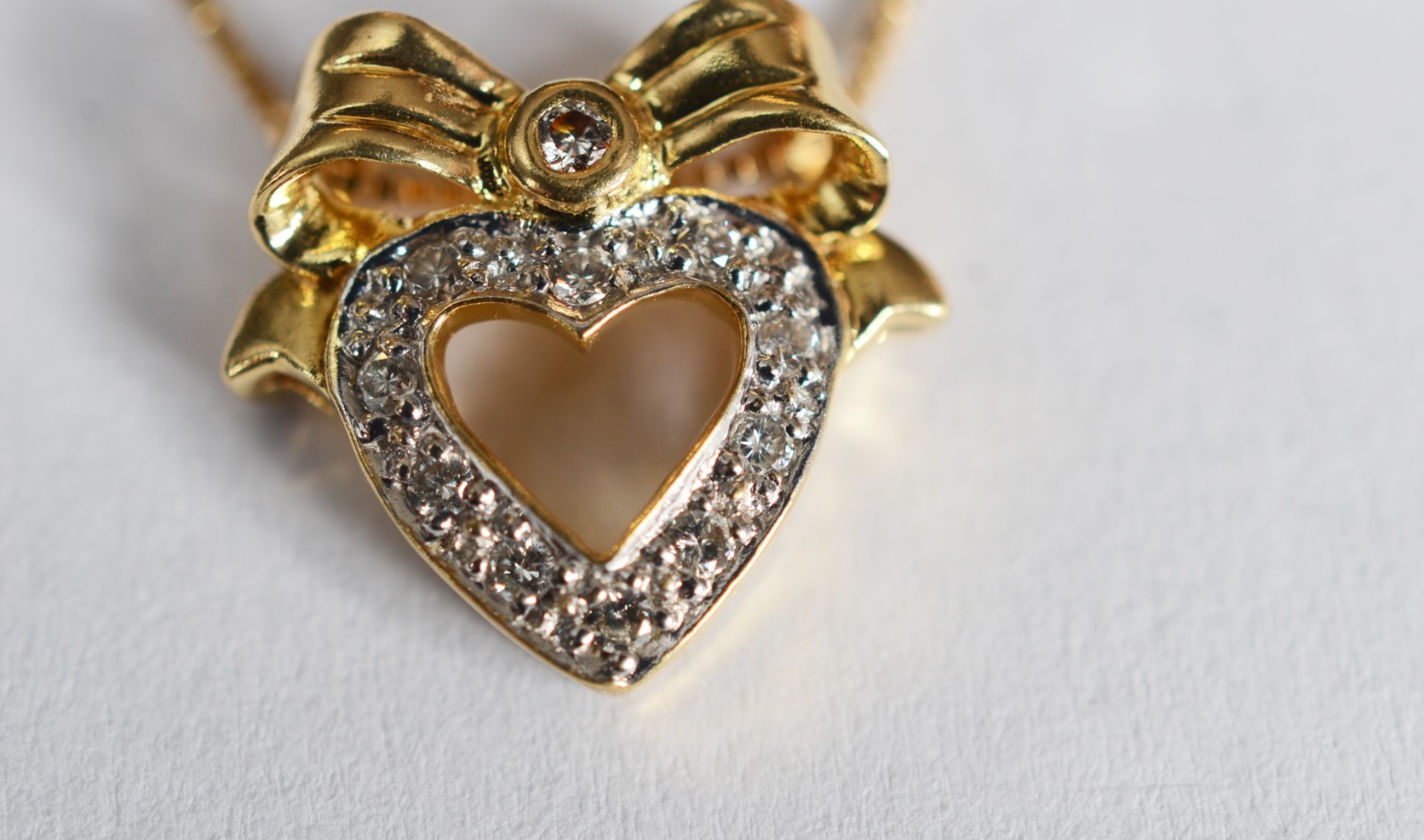 Colar de ouro 18 k, contraste 750 com pendente feitio coração com... - foto 3 de 7