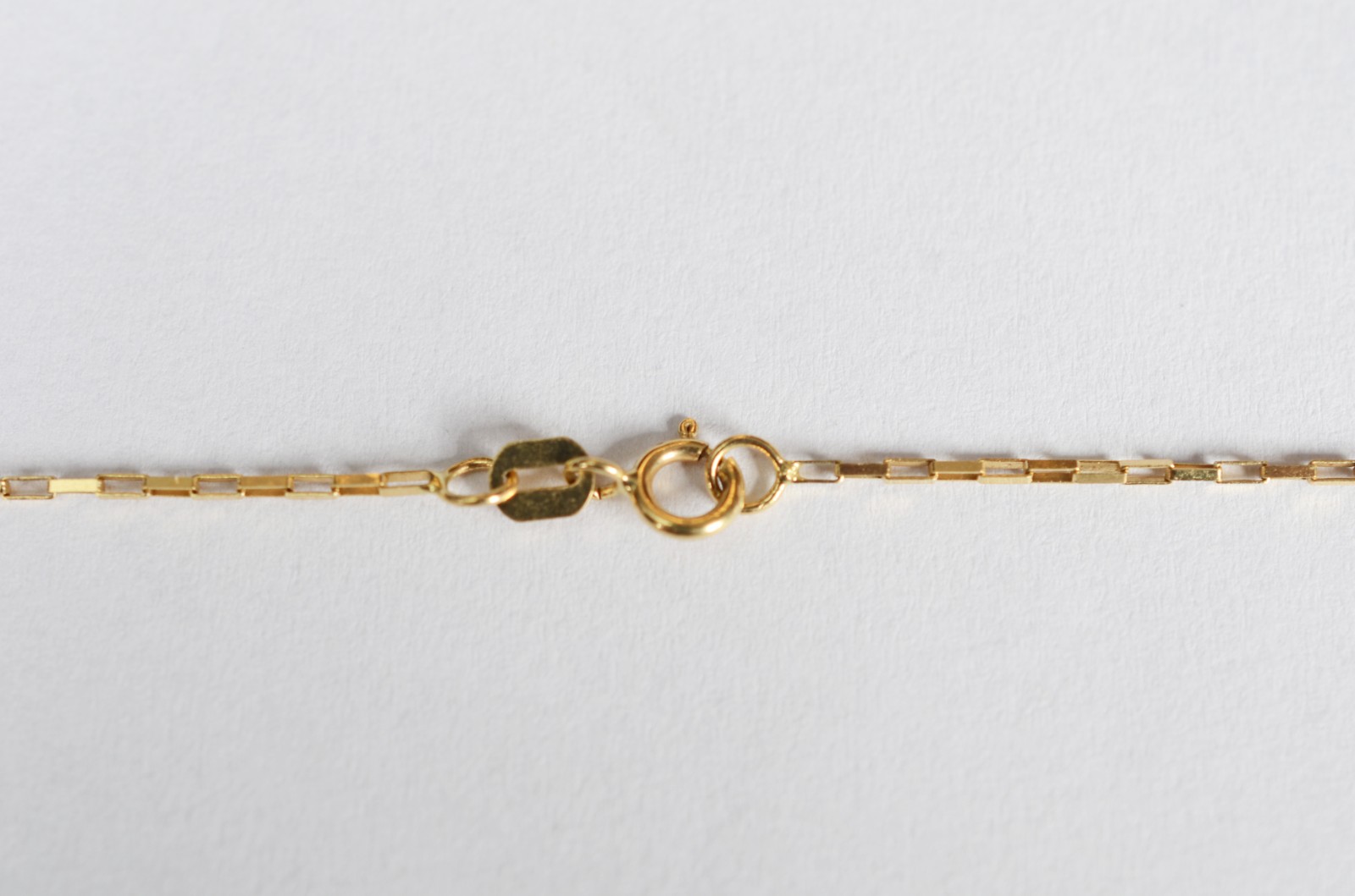 Colar de ouro 18 k, contraste 750 com pendente Pomba da Paz. (Por... - foto 7 de 9