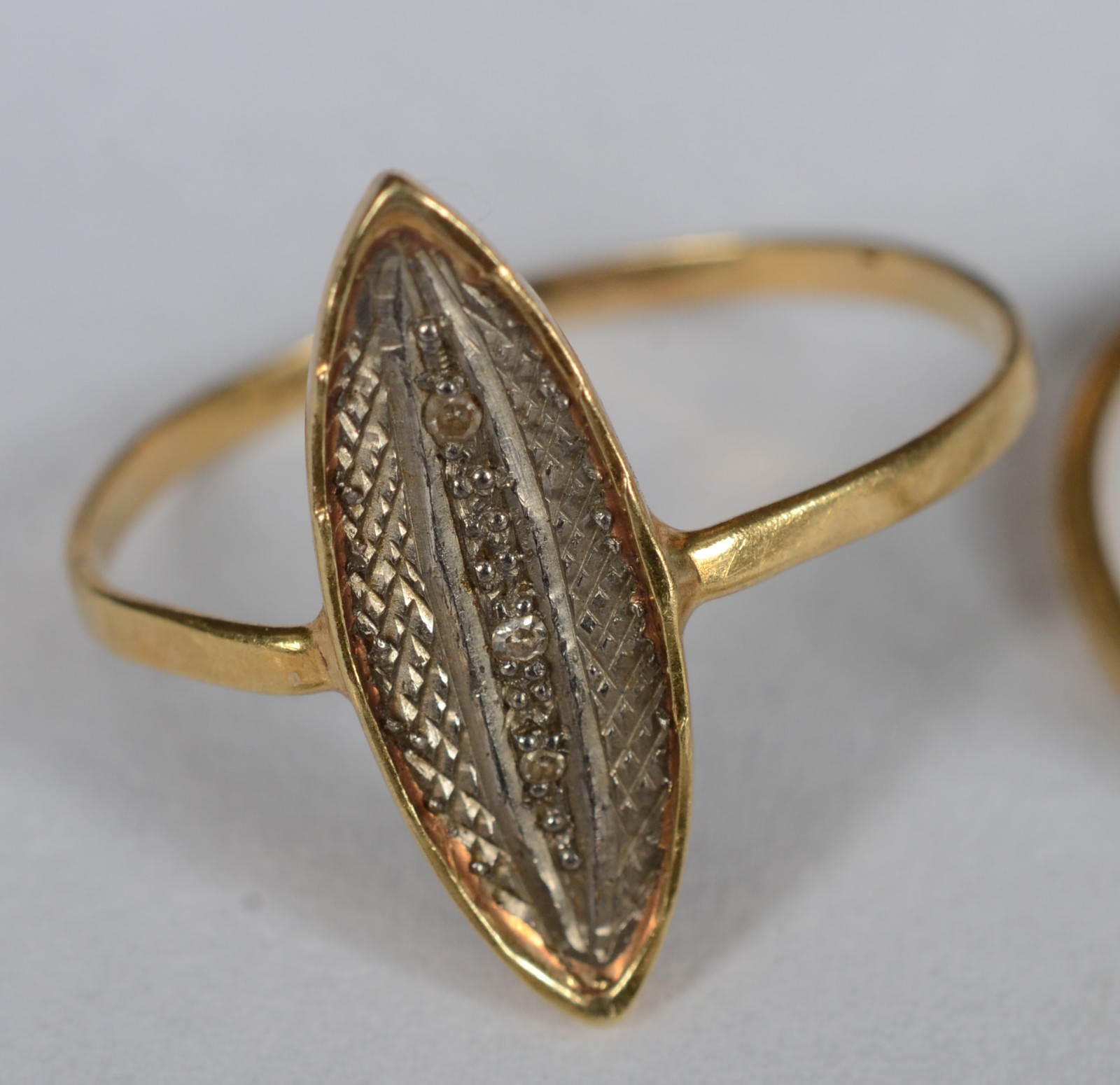 Quatro anéis de ouro 18k, aros: 18, 13,14 e 15. (Por motivos de... - foto 3 de 11