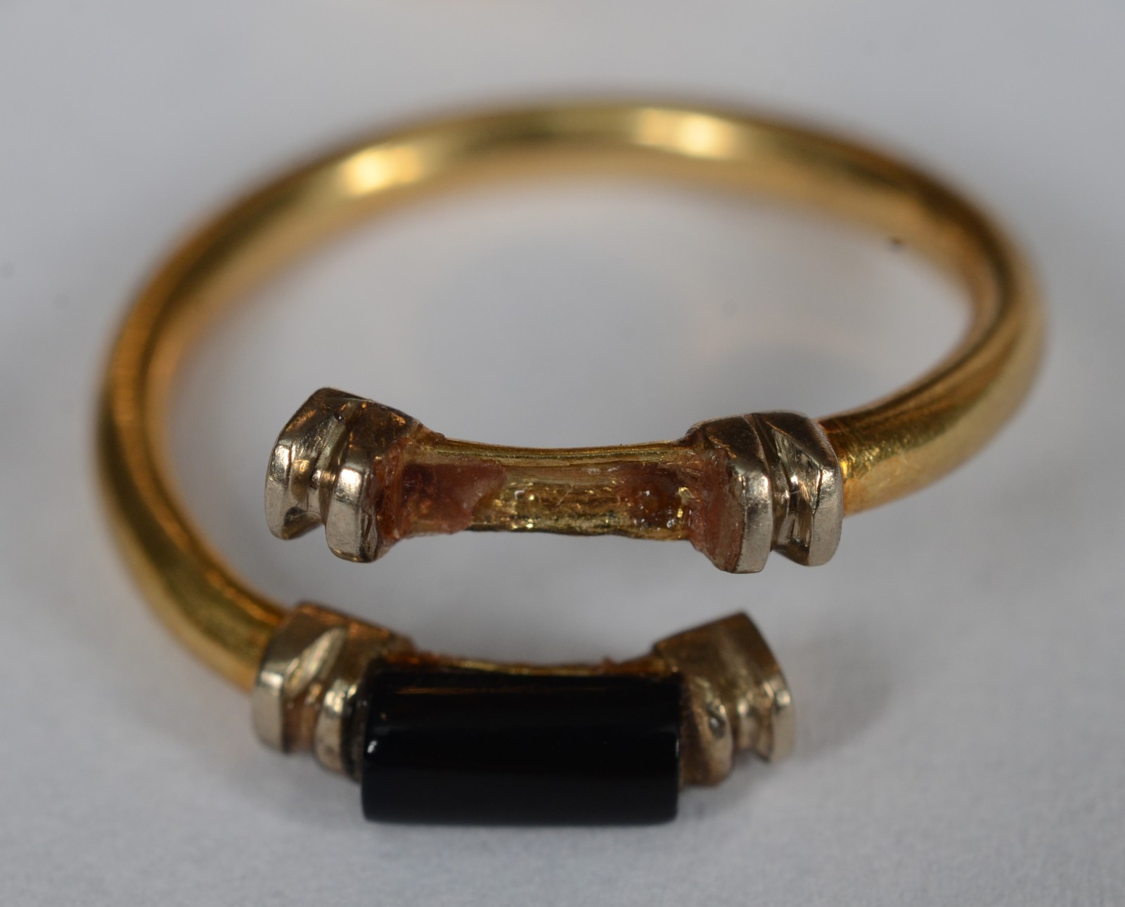 Quatro anéis de ouro 18k, aros: 18, 13,14 e 15. (Por motivos de... - foto 4 de 11