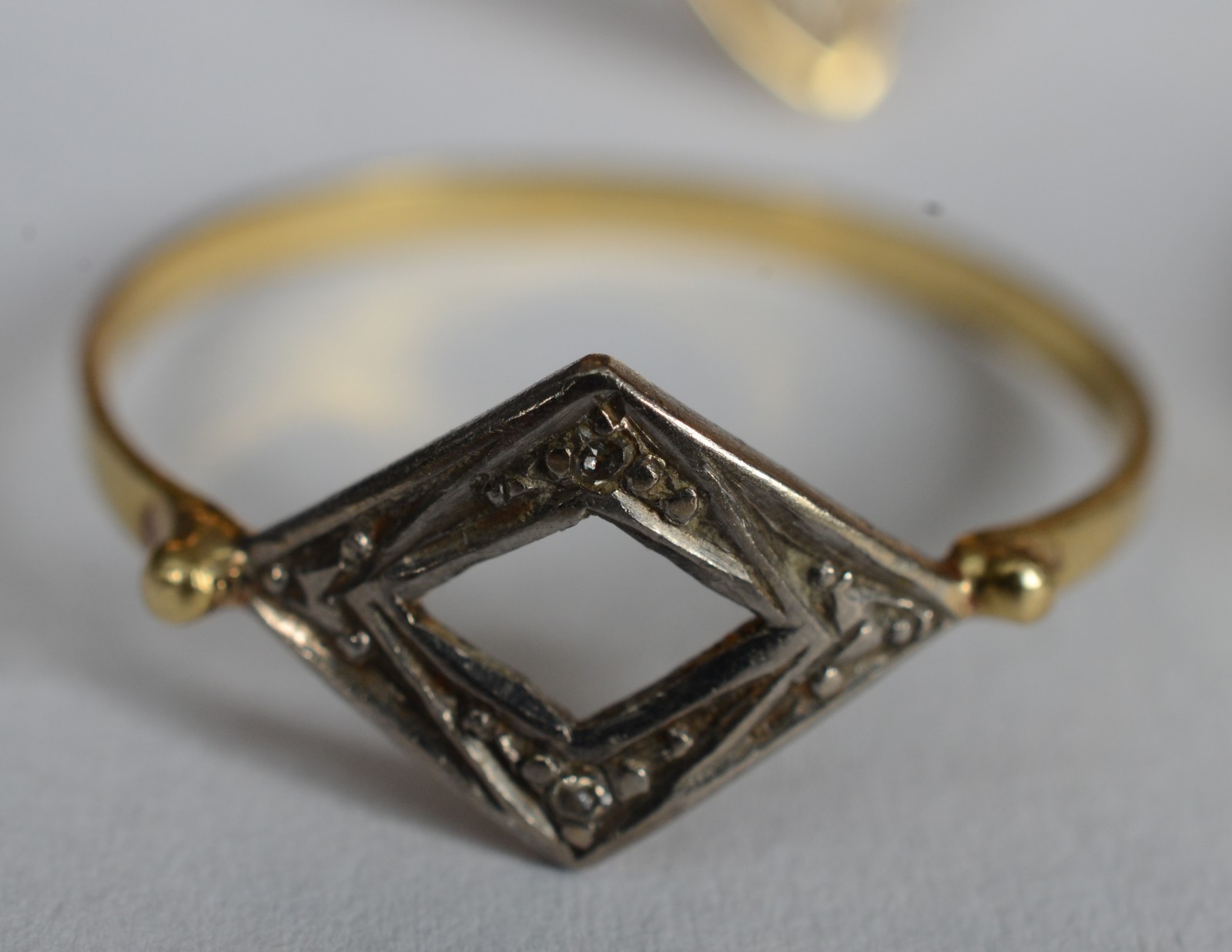 Quatro anéis de ouro 18k, aros: 18, 13,14 e 15. (Por motivos de... - foto 5 de 11
