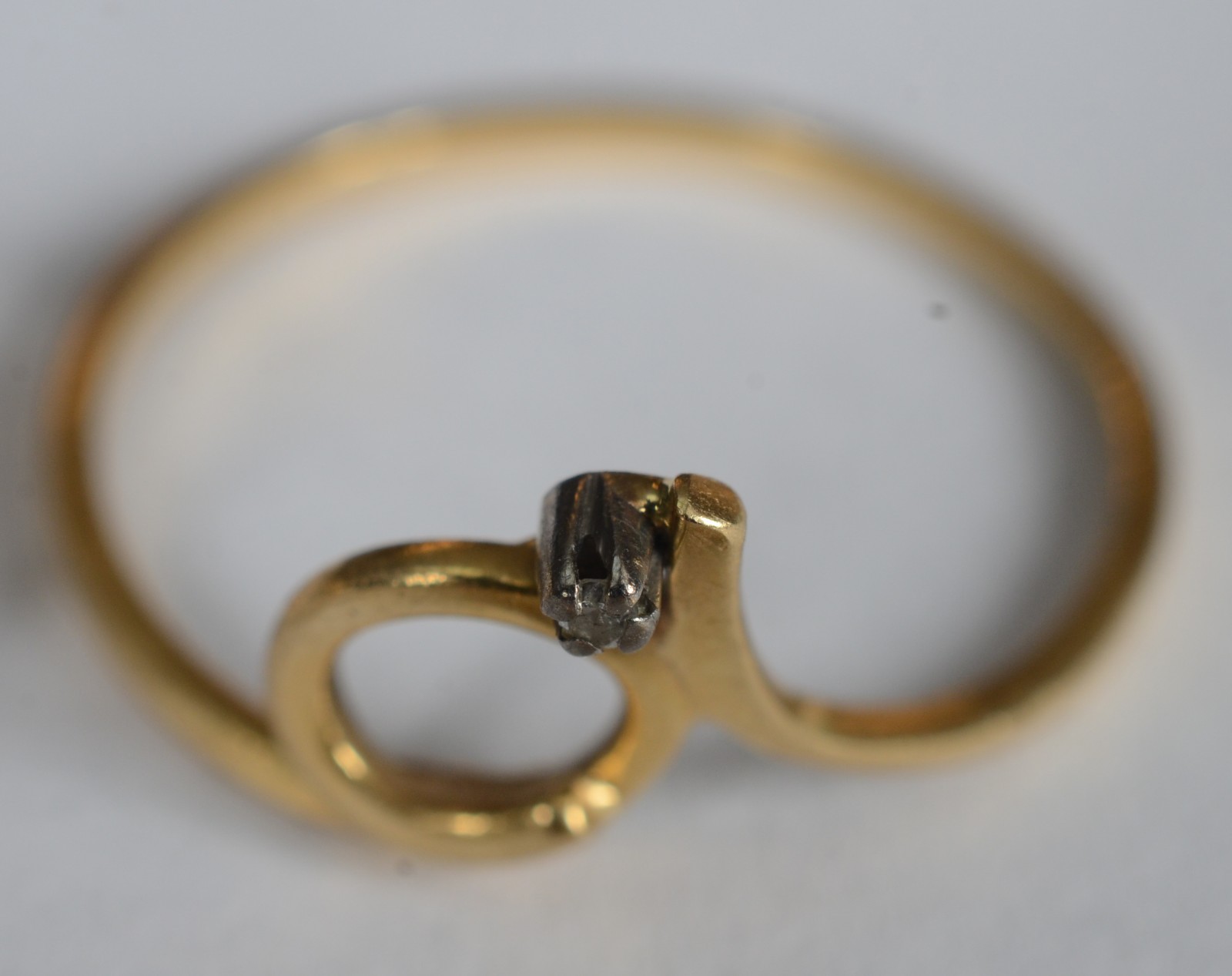 Quatro anéis de ouro 18k, aros: 18, 13,14 e 15. (Por motivos de... - foto 8 de 11