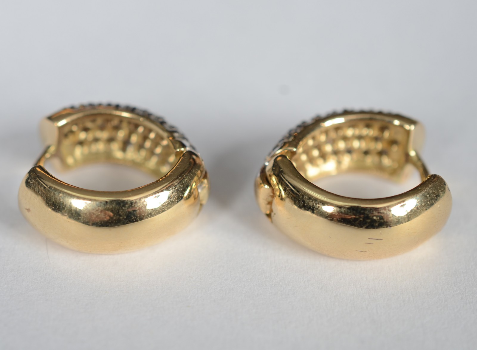 Par de brincos de ouro 18 k e ouro branco cravejado com 50 brilhantes... - foto 3 de 5