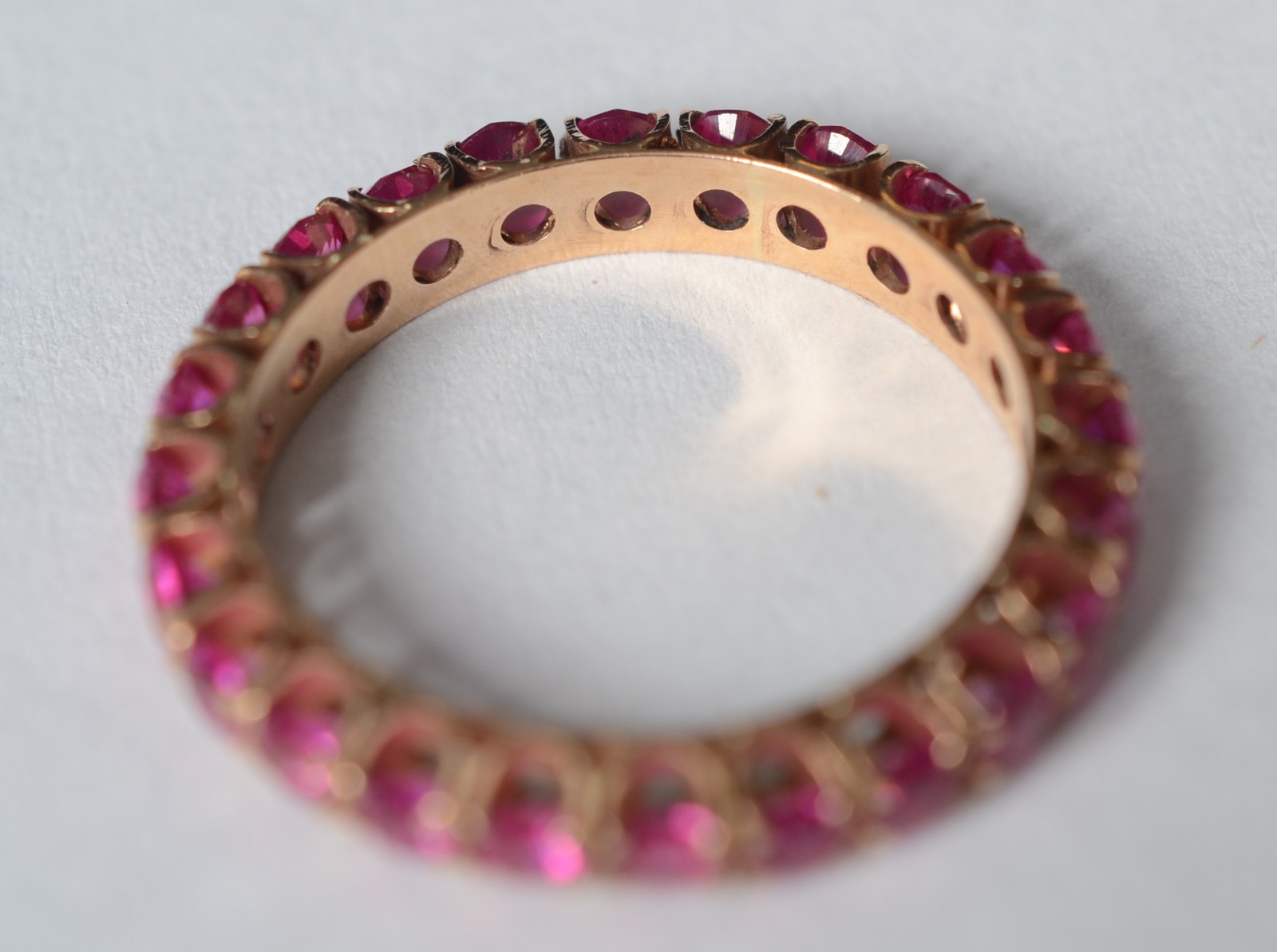 Aliança completa de ouro 18 k com rubilitas, aro 18.(Por motivos de... - foto 2 de 4
