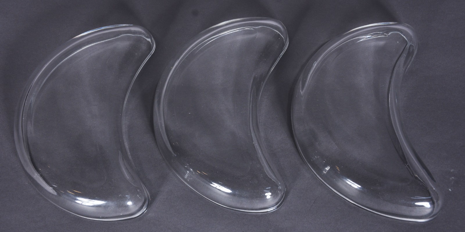 Quatro peças, sendo: vaso e 3 porta petiscos de cristal. - foto 8 de 8