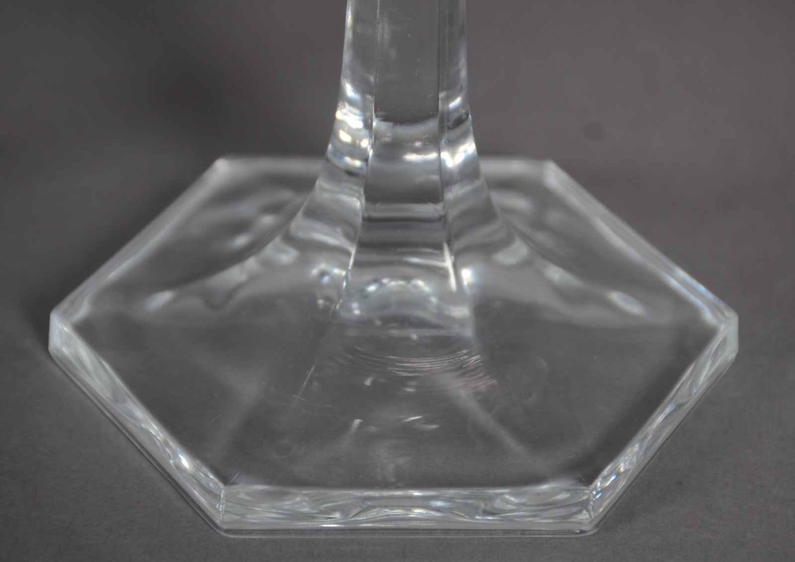 Serviço de cristal facetado composto de: 15 taças para vinho tinto... - foto 7 de 10