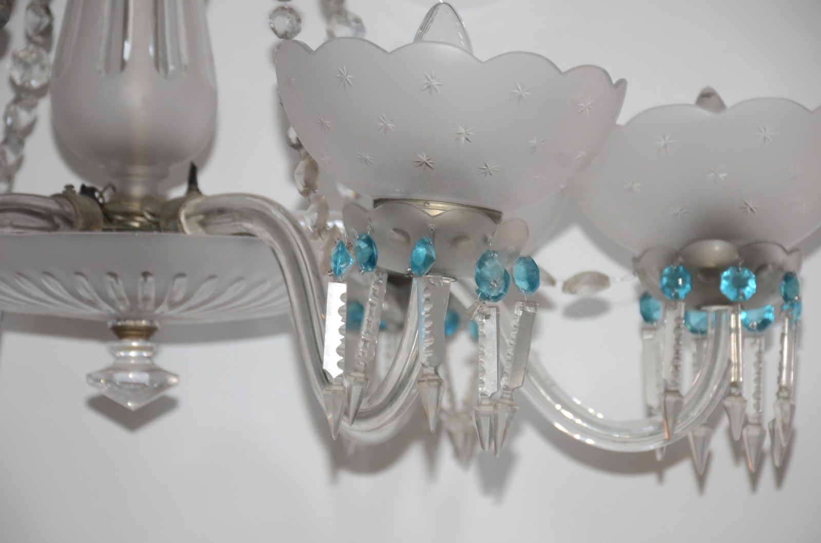 Belíssimo Lustre de cristal para 6 luzes, mangas foscas, pingentes... - foto 4 de 7