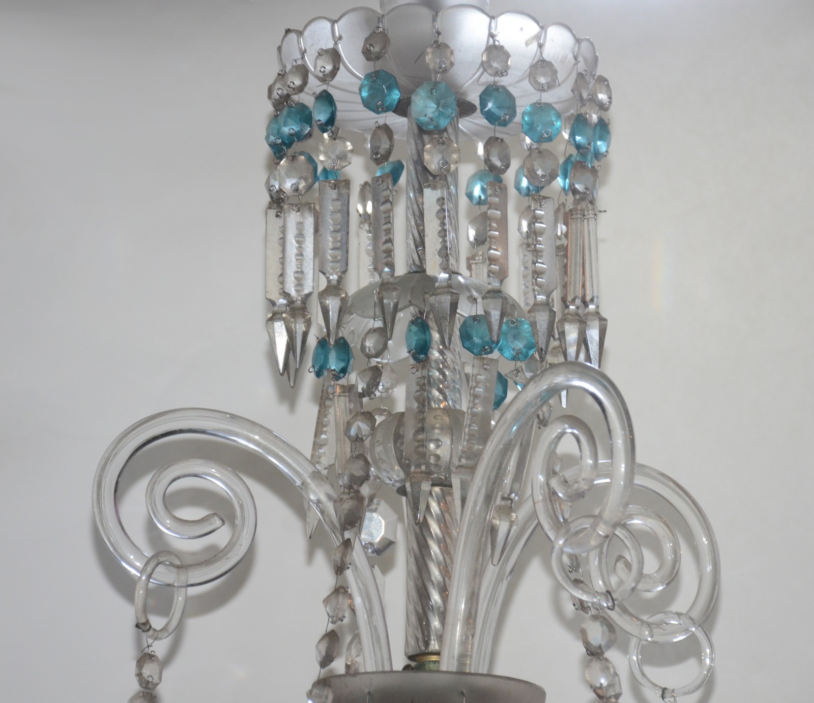 Belíssimo Lustre de cristal para 6 luzes, mangas foscas, pingentes... - foto 5 de 7