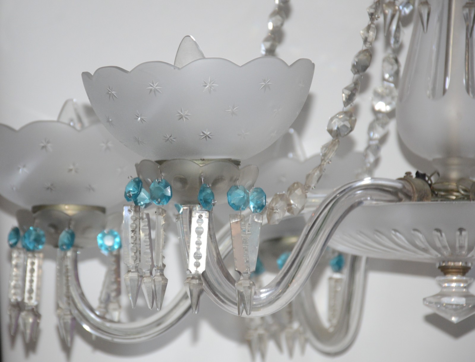 Belíssimo Lustre de cristal para 6 luzes, mangas foscas, pingentes... - foto 7 de 7