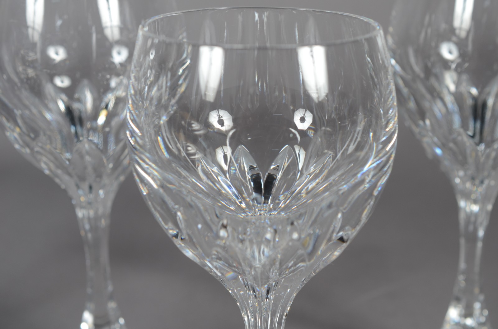 Seis taças para vinho de cristal lapidado. - foto 2 de 7