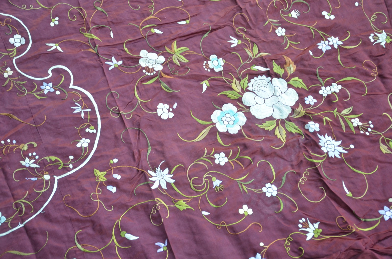 Colcha de seda com bordados. - foto 4 de 10