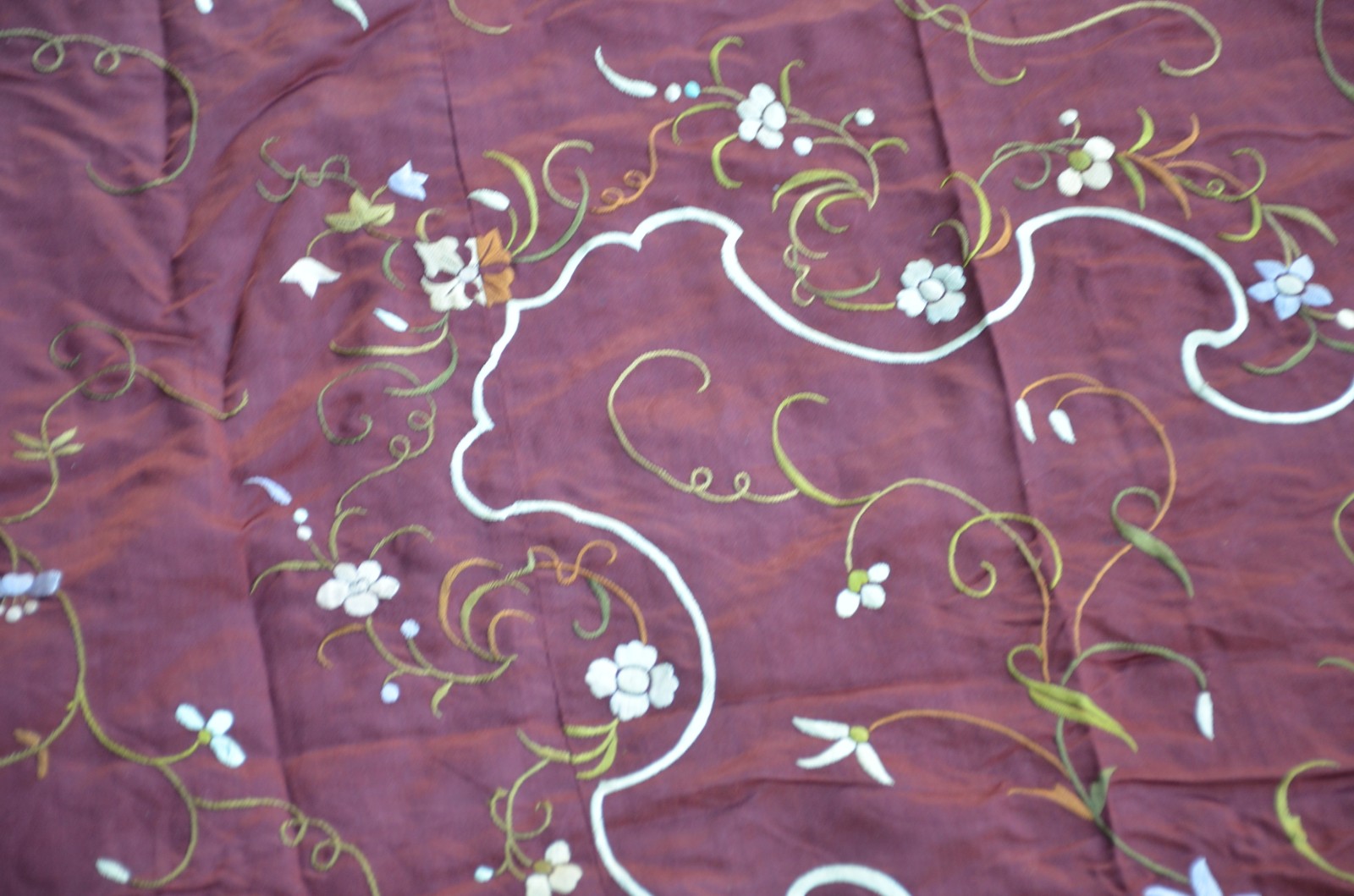 Colcha de seda com bordados. - foto 5 de 10