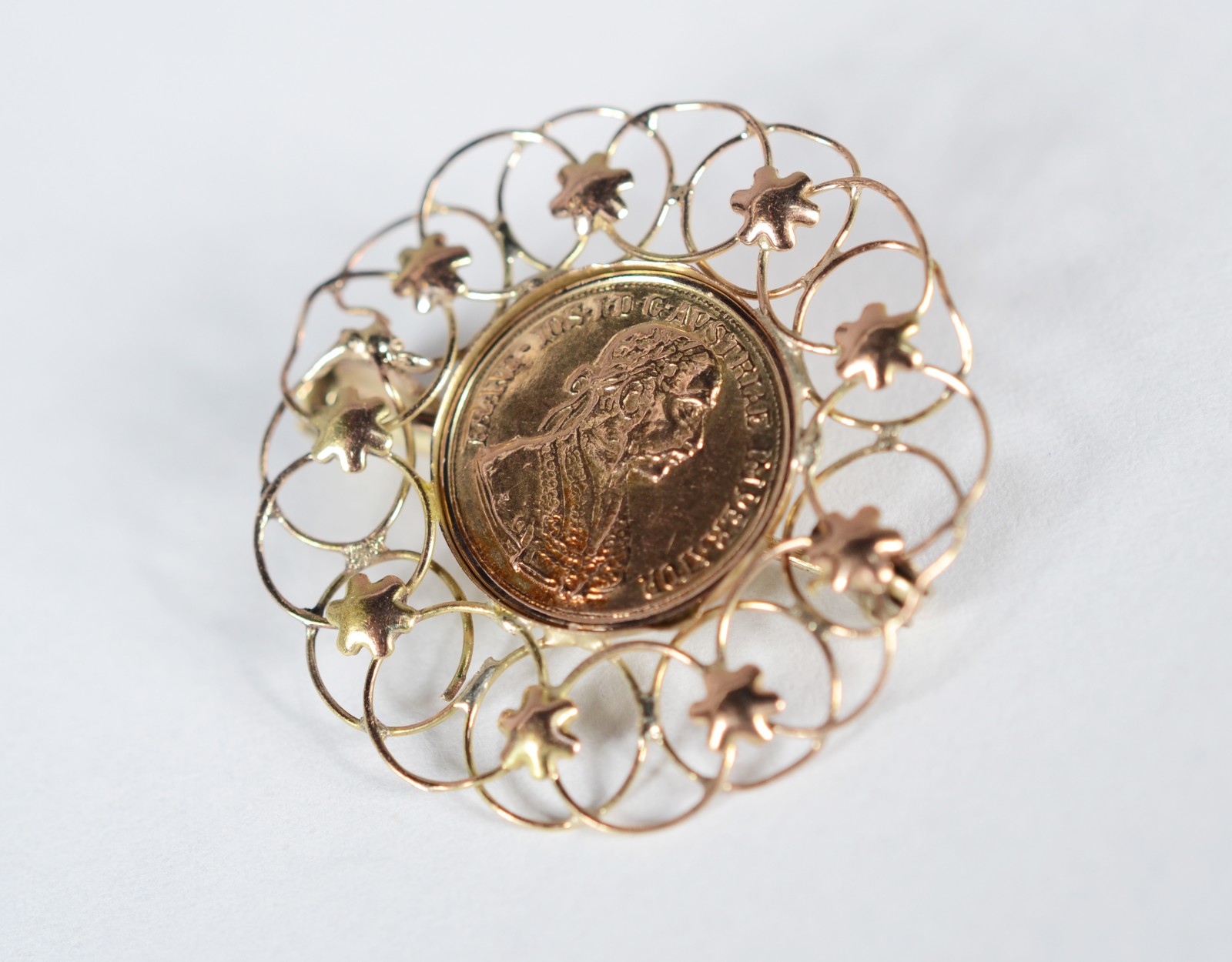 Broche de ouro 18 k. (Por motivos de seguranças as peças não... - foto 1 de 4