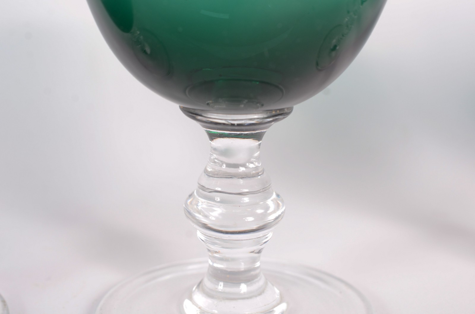 Conjunto de cristal verde composto de: 7 para cerveja; 5 para água; 8... - foto 4 de 6
