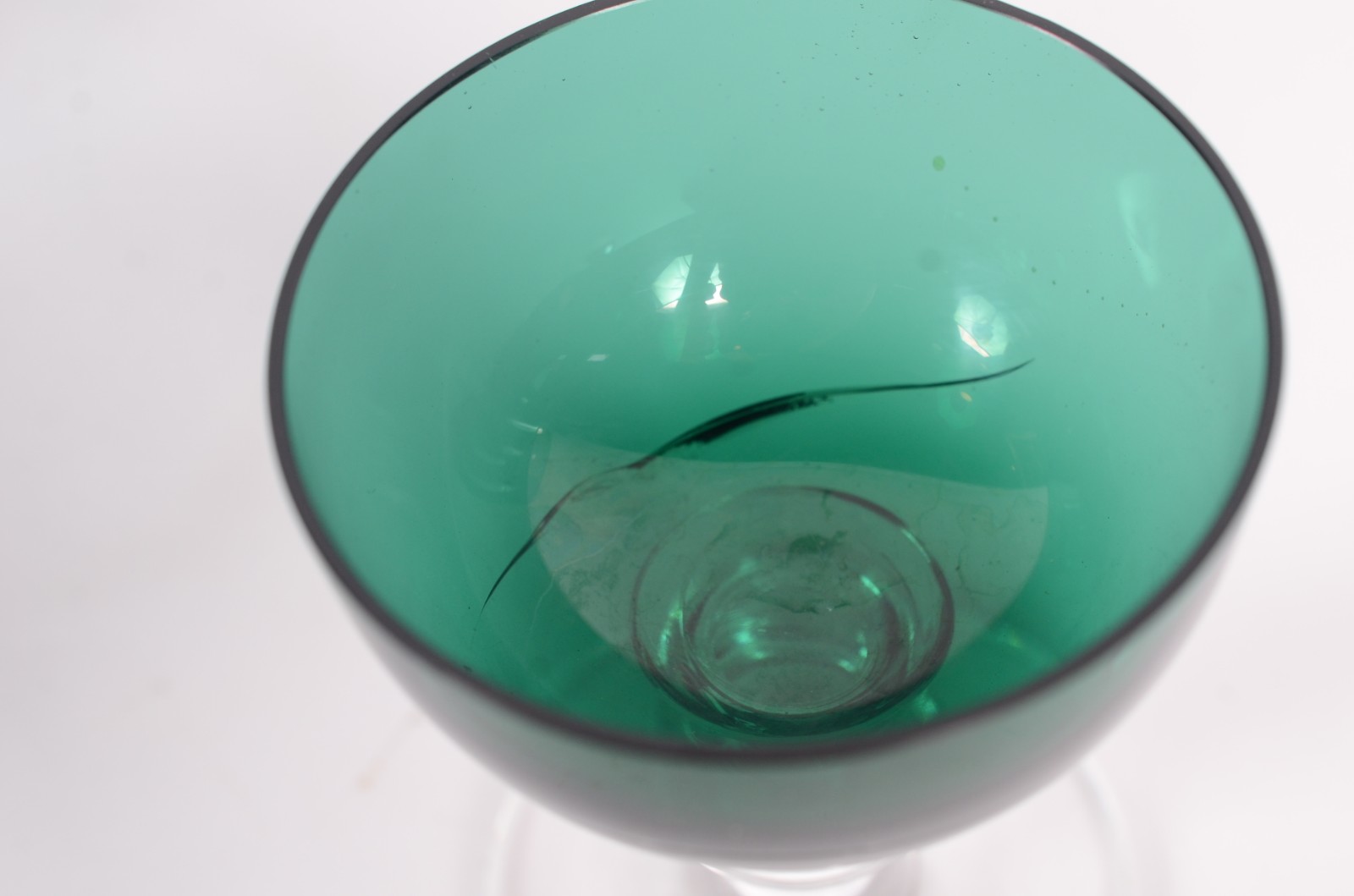 Conjunto de cristal verde composto de: 7 para cerveja; 5 para água; 8... - foto 5 de 6