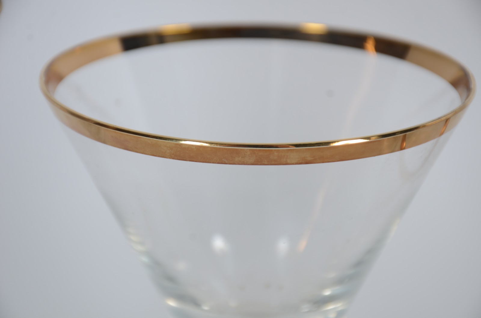 Serviço de cristal com borda dourada composto de: 9 para champagne... - foto 4 de 6