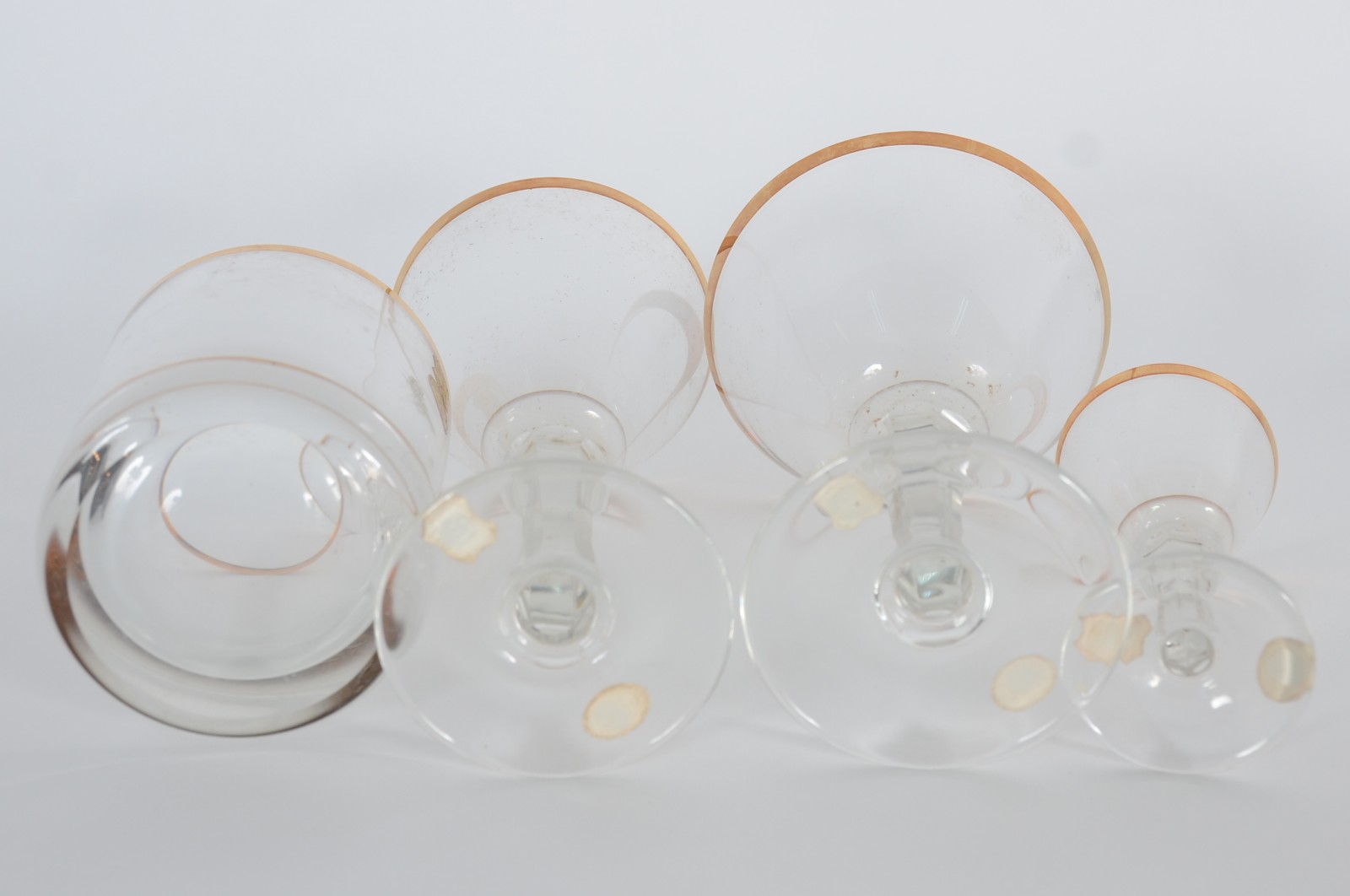 Serviço de cristal com borda dourada composto de: 9 para champagne... - foto 6 de 6