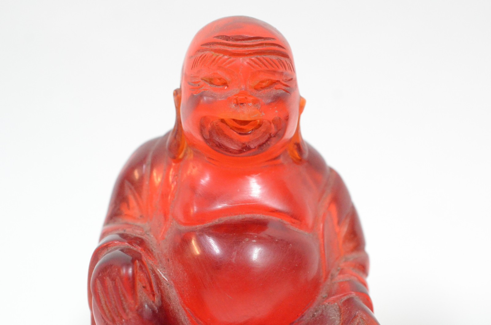 Duas figuras diversas de Buda, sendo uma em resina e outra em madeira. - foto 5 de 10