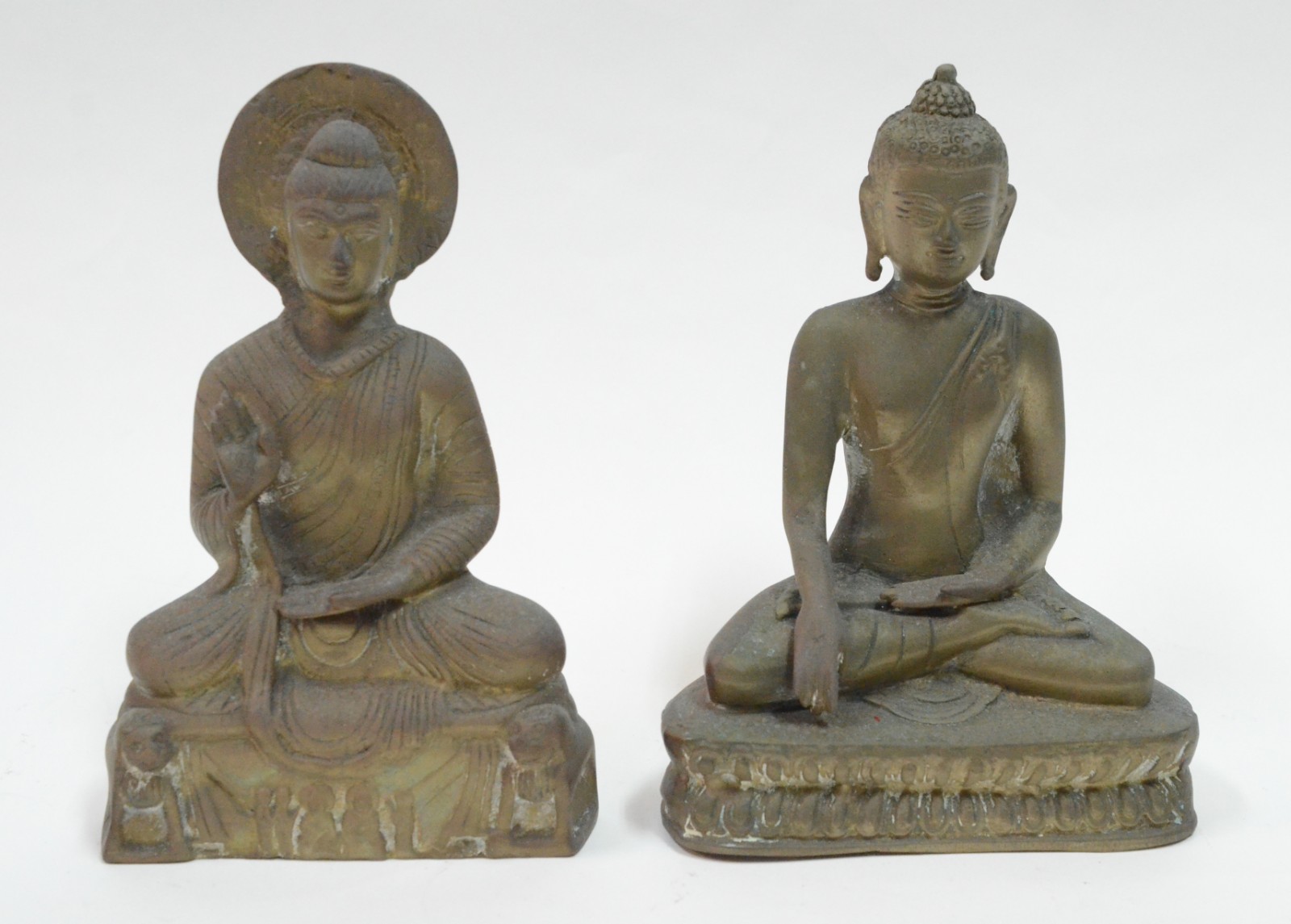 Duas figuras de Buda de metal dourado oriental. - foto 1 de 7
