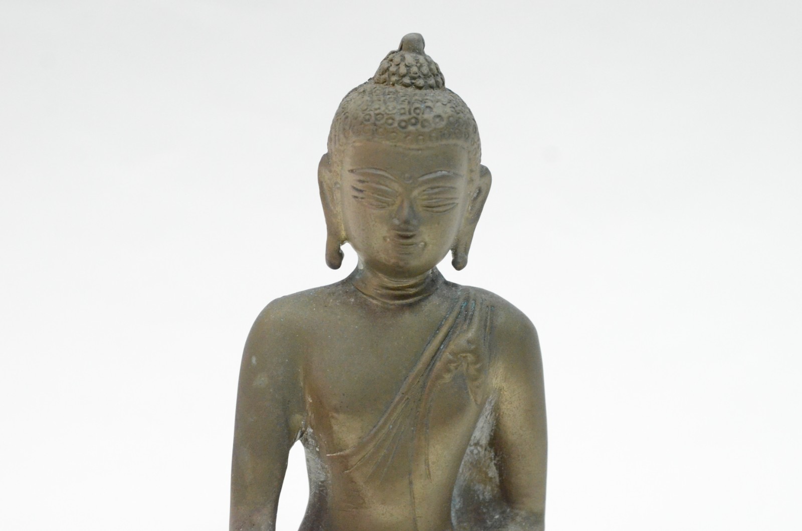 Duas figuras de Buda de metal dourado oriental. - foto 2 de 7