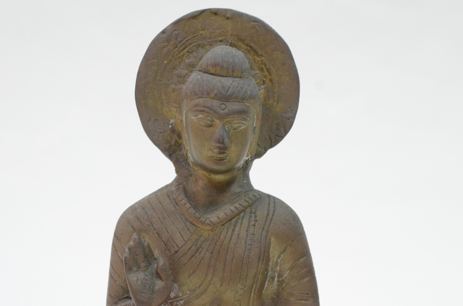 Duas figuras de Buda de metal dourado oriental. - foto 3 de 7