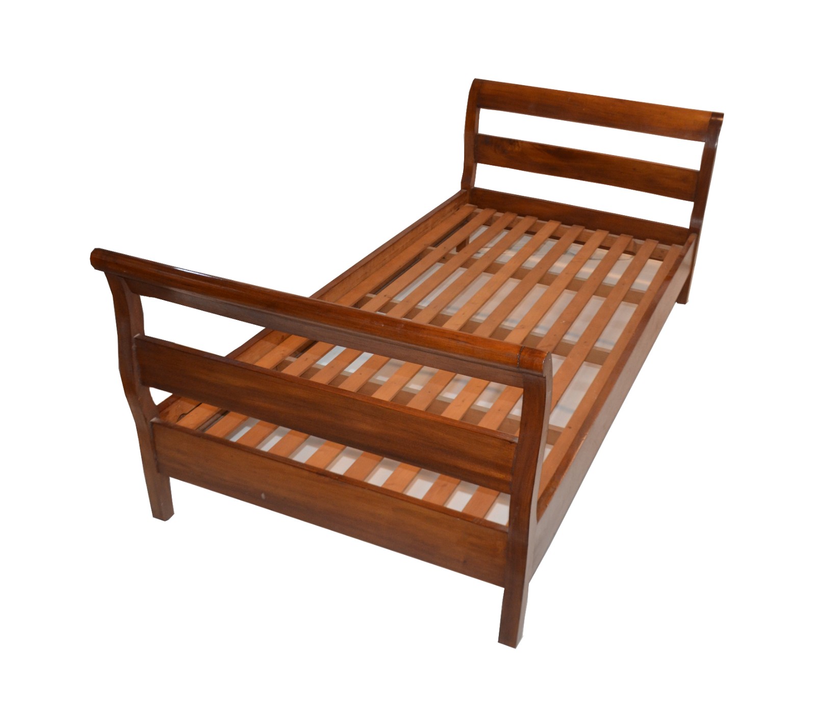 Cama de solteiro de madeira nobre, cabeceira e peseira com réguas... - foto 2 de 10
