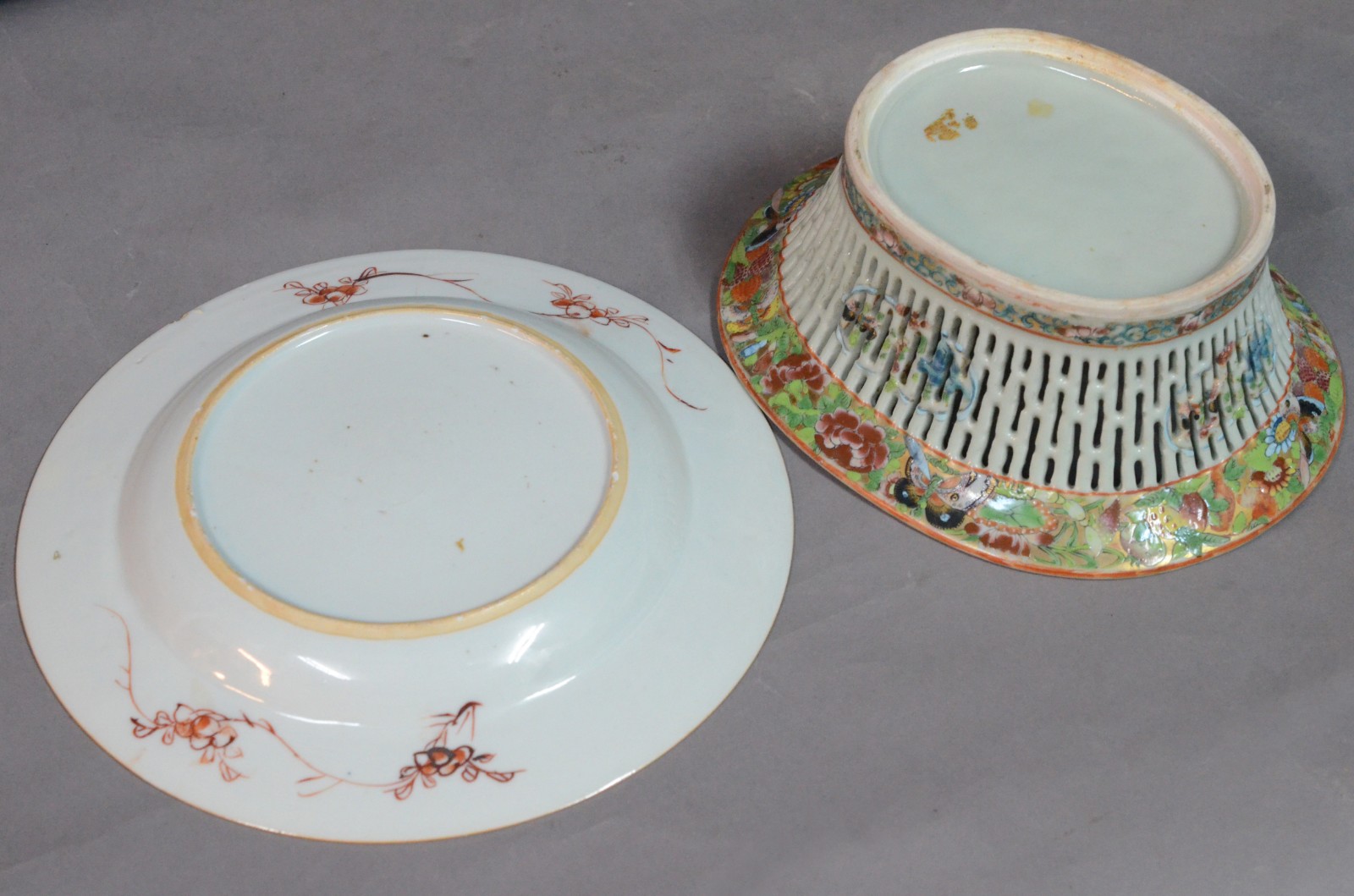 Duas antigas peças de porcelana chinesa, sendo: bowl decorado com... - foto 7 de 7