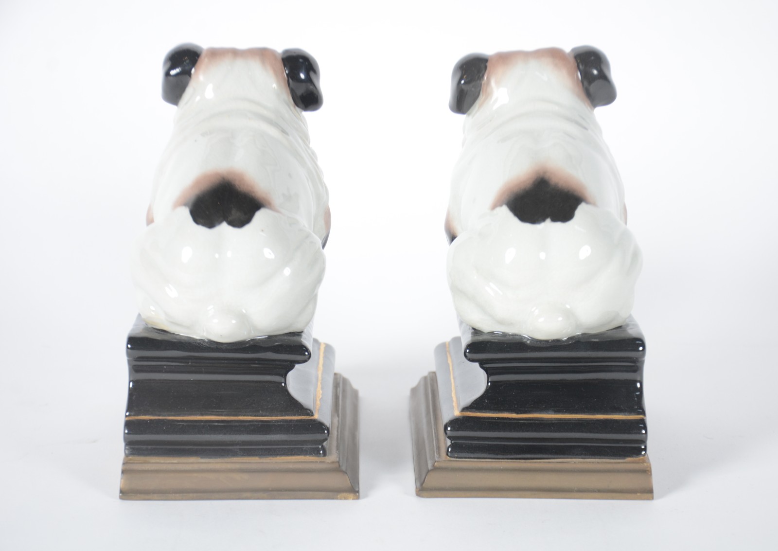 Par de serre livres na forma de cachorros em porcelana policromada. - foto 3 de 7