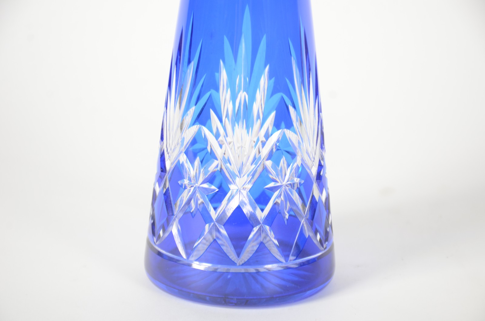 Garrafa de cristal europeu doublé azul lapidado (tampa com bicados). - foto 2 de 9
