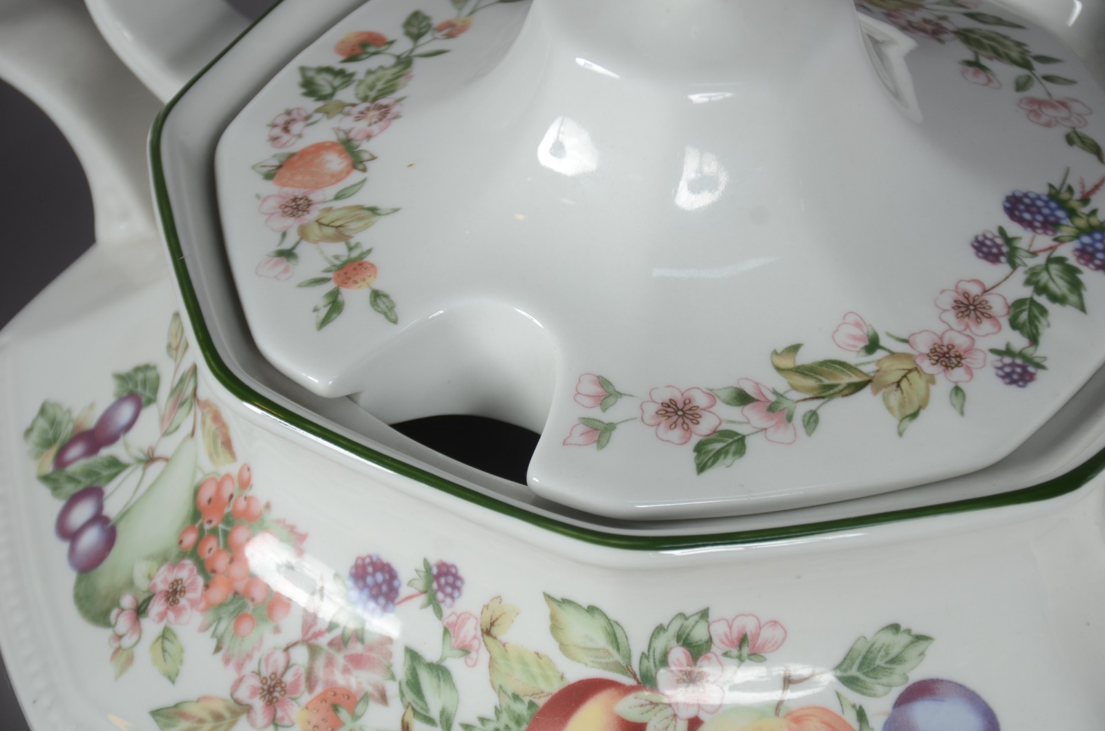Serviço de jantar, chá e café de porcelana inglesa Johnson Bros... - foto 4 de 9