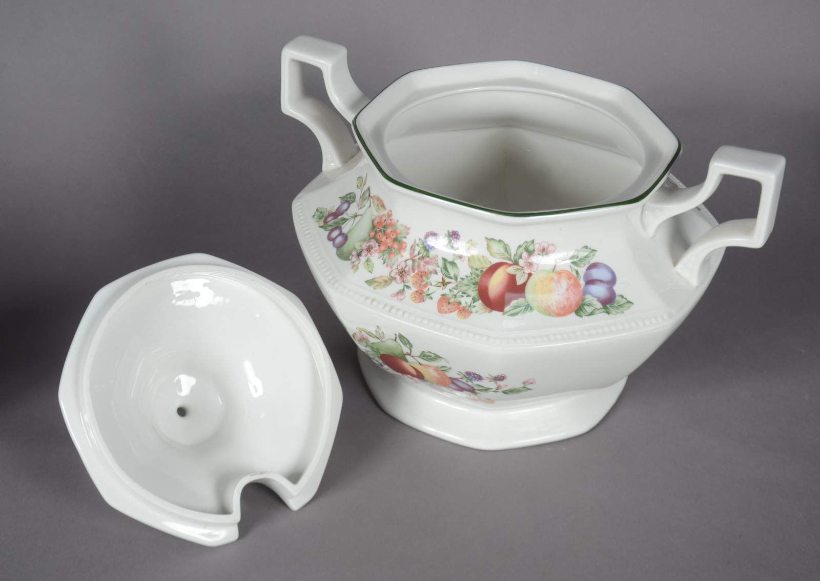 Serviço de jantar, chá e café de porcelana inglesa Johnson Bros... - foto 5 de 9