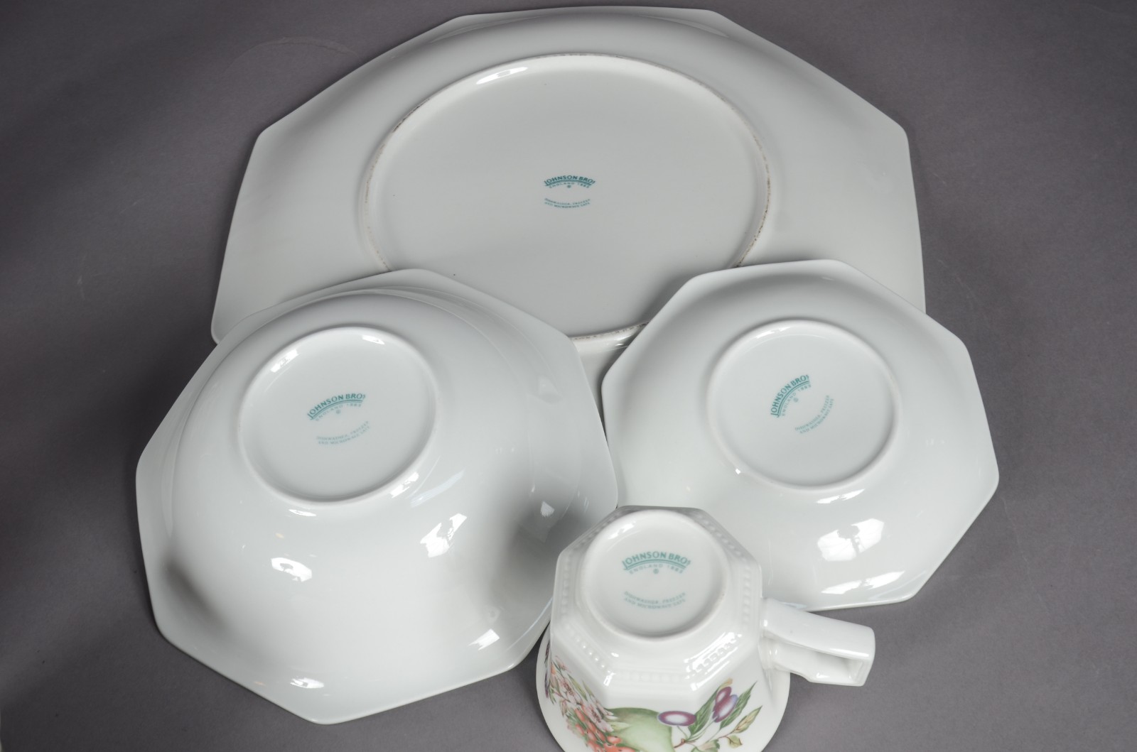 Serviço de jantar, chá e café de porcelana inglesa Johnson Bros... - foto 7 de 9