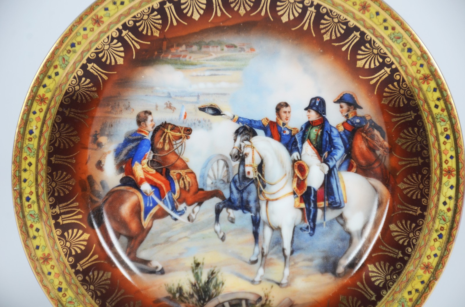 Par de pratos de porcelana tcheca Royal Epiag, decorados com cenas de... - foto 3 de 9