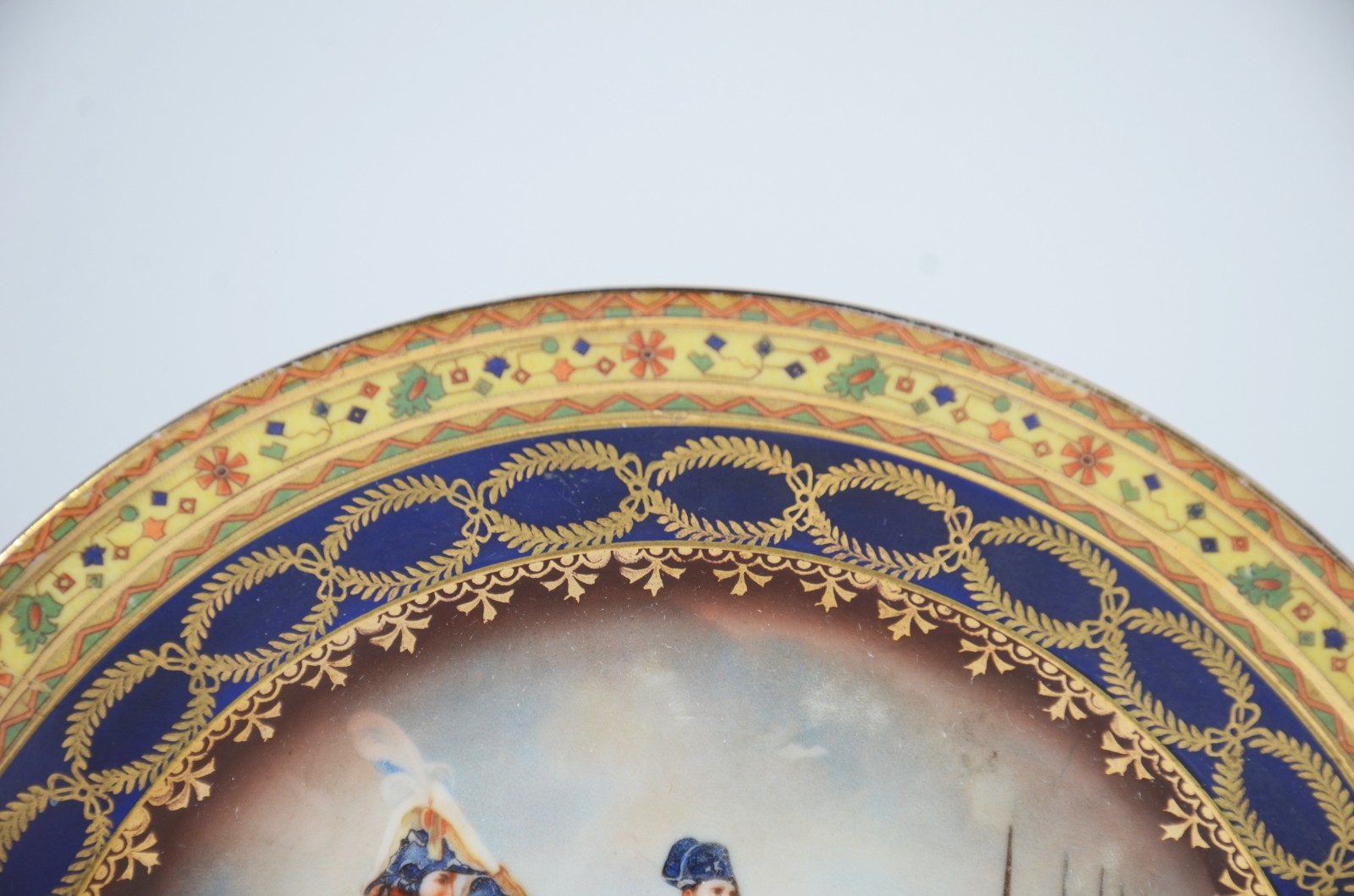 Par de pratos de porcelana tcheca Royal Epiag, decorados com cenas de... - foto 4 de 9