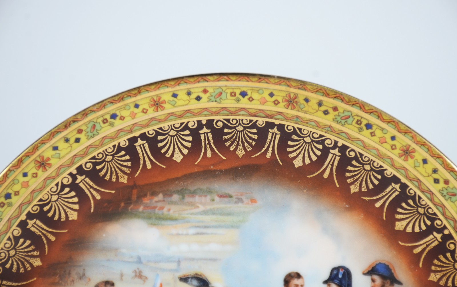 Par de pratos de porcelana tcheca Royal Epiag, decorados com cenas de... - foto 5 de 9