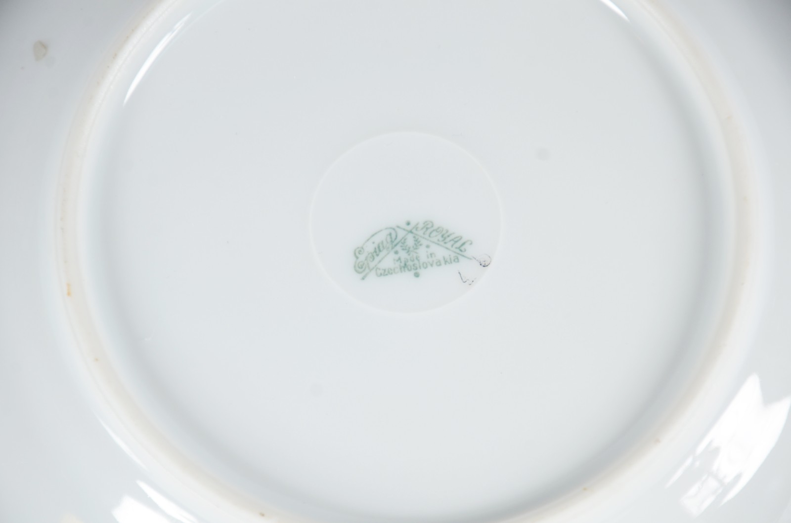 Par de pratos de porcelana tcheca Royal Epiag, decorados com cenas de... - foto 9 de 9