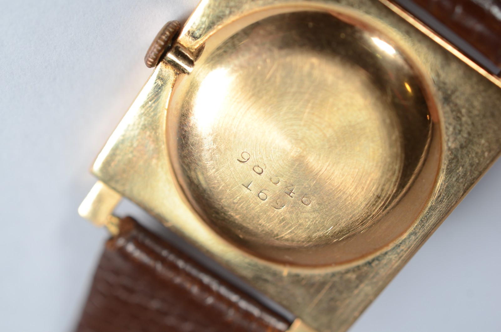 Relógio de pulso com caixa de ouro 18 k, Incabloc, pulseira de couro. - foto 8 de 8