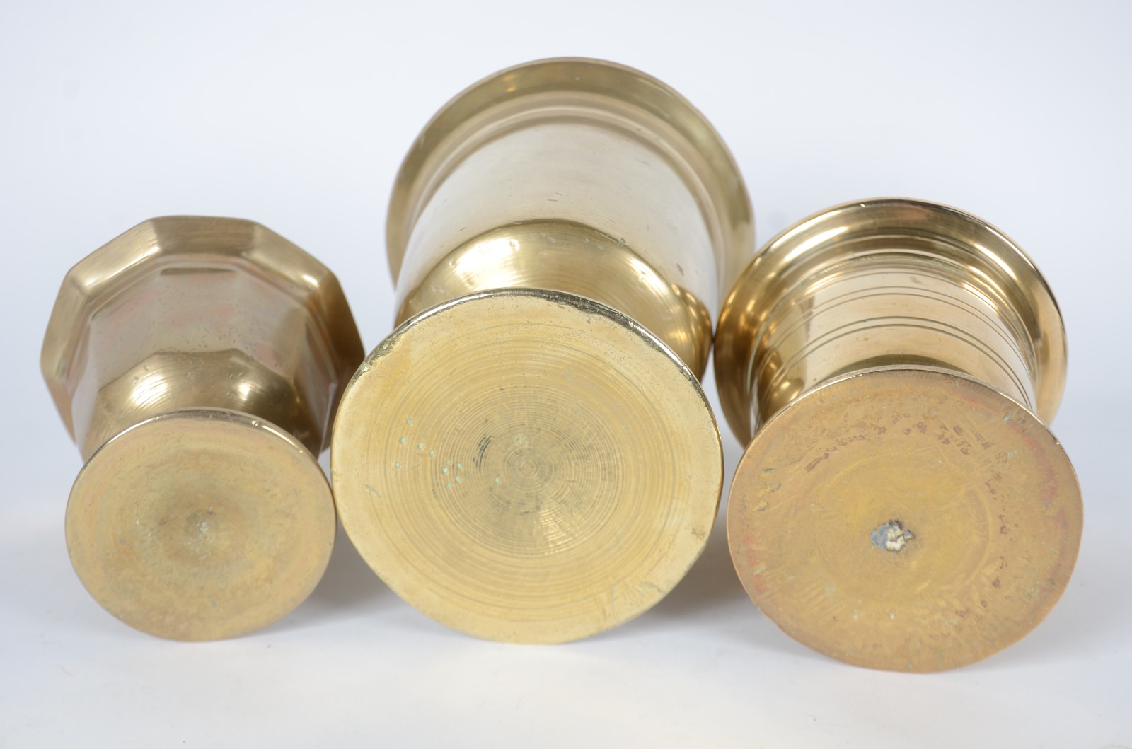 Três almofarizes com pistilos (soquetes) de bronze, tamanhos e... - foto 4 de 4