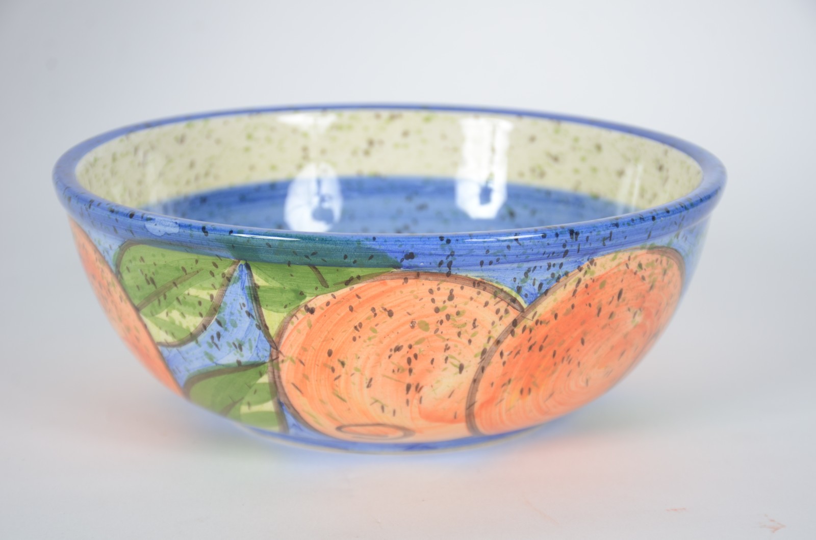 Três travessas e um bowl de cerâmica portuguesa A.Santos, pintadas a... - foto 4 de 7